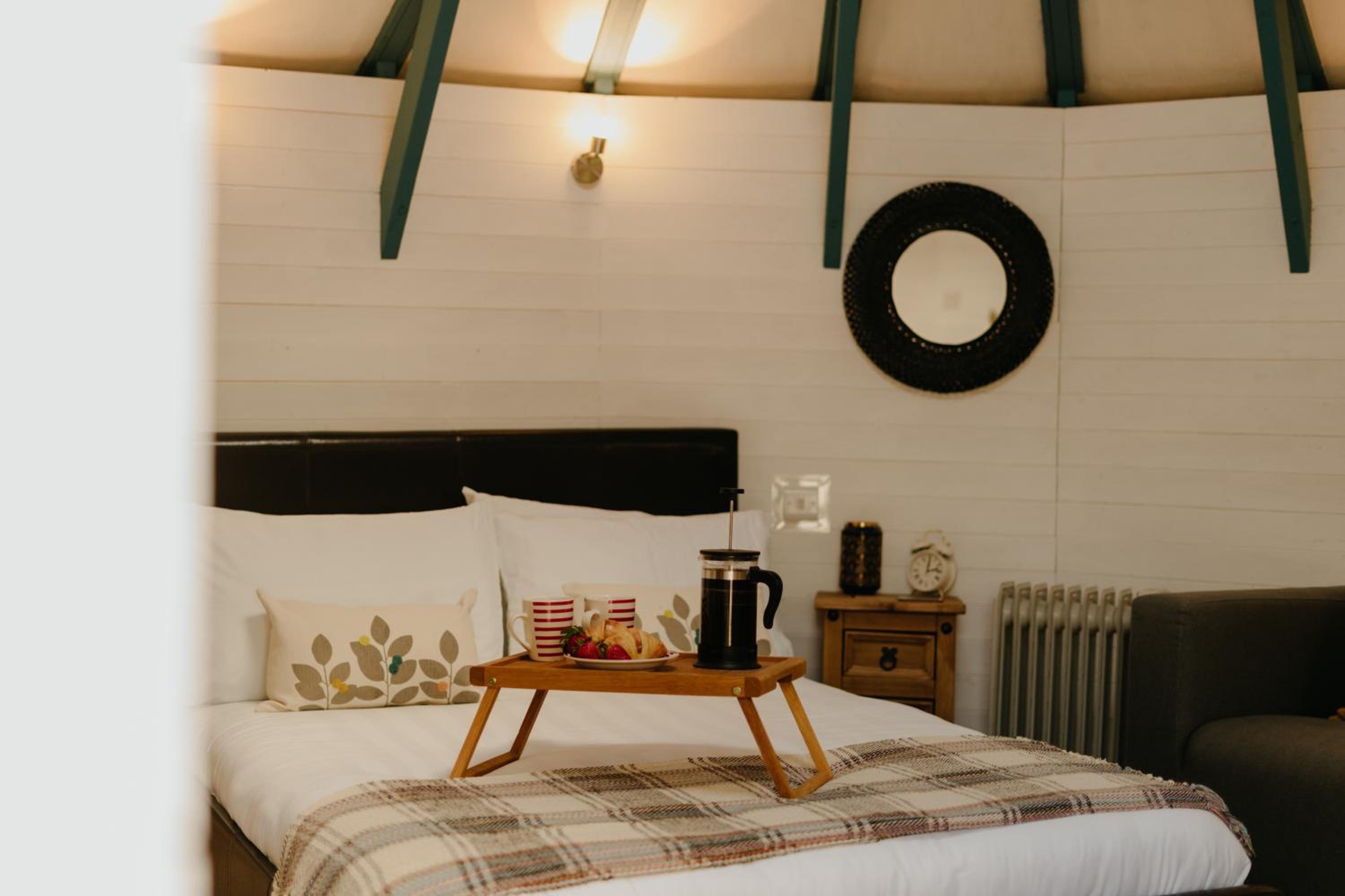 Little England Retreats - Cottage, Yurt and Shepherd Huts