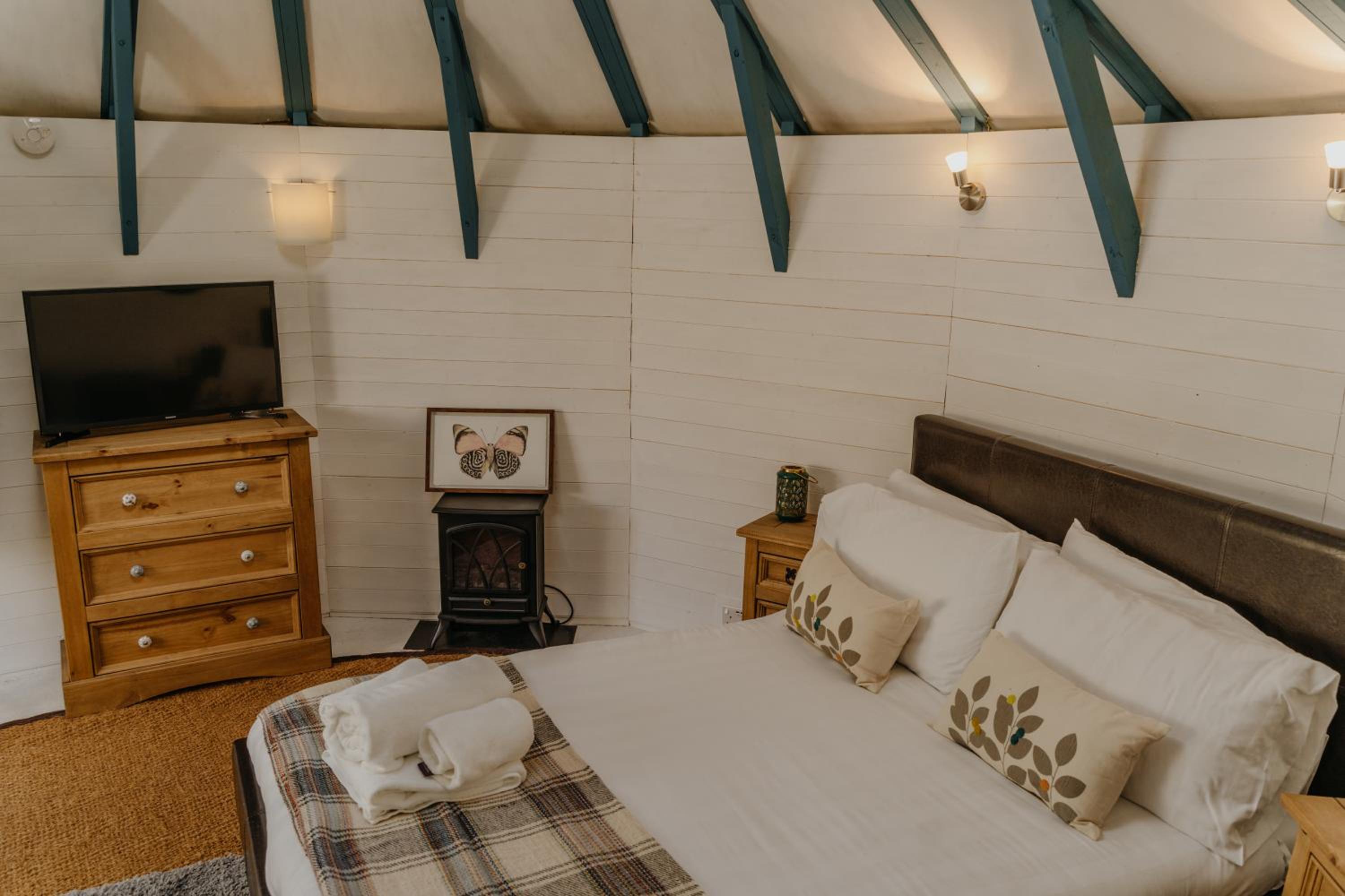 Little England Retreats - Cottage, Yurt and Shepherd Huts