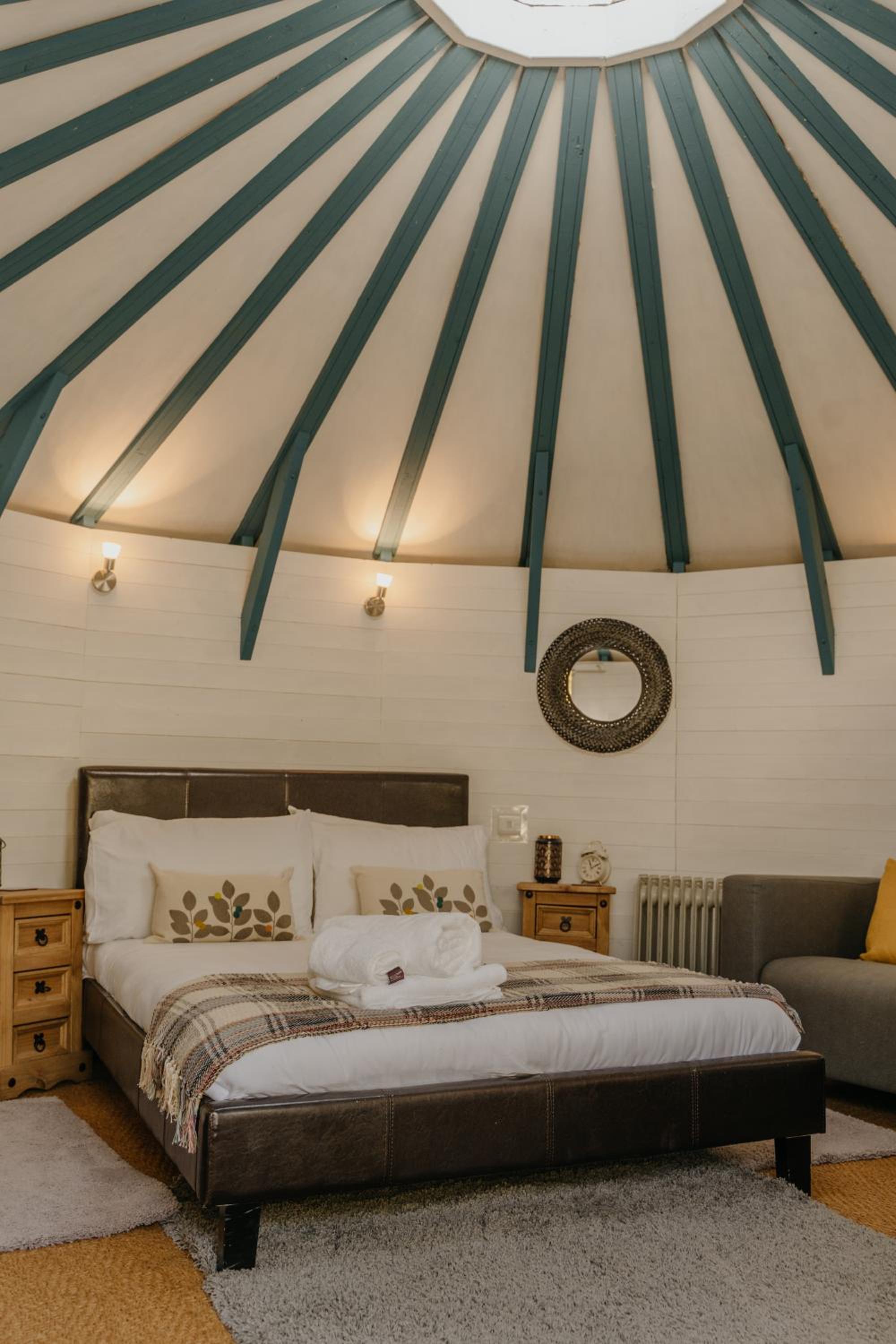 Little England Retreats - Cottage, Yurt and Shepherd Huts