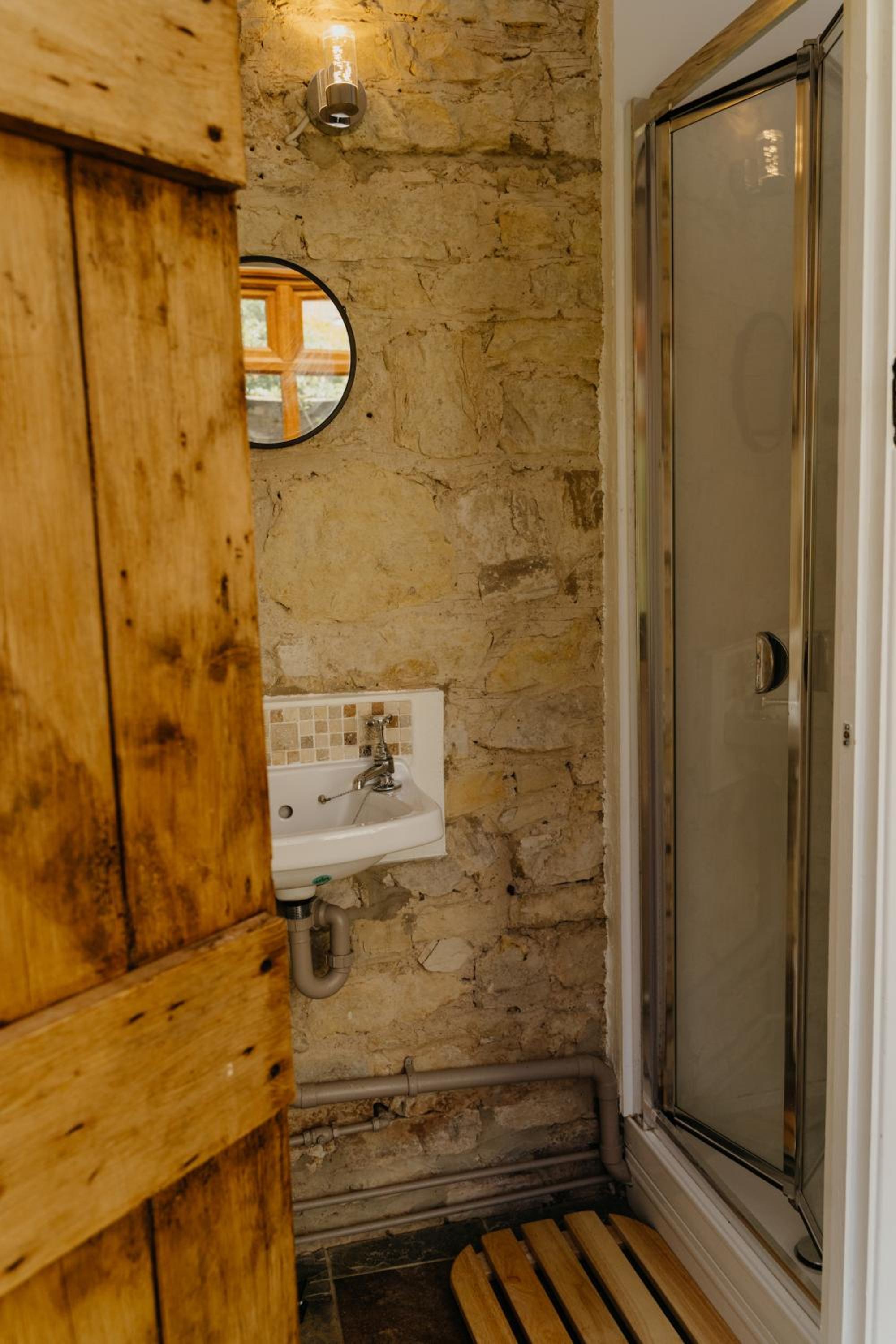 Little England Retreats - Cottage, Yurt and Shepherd Huts