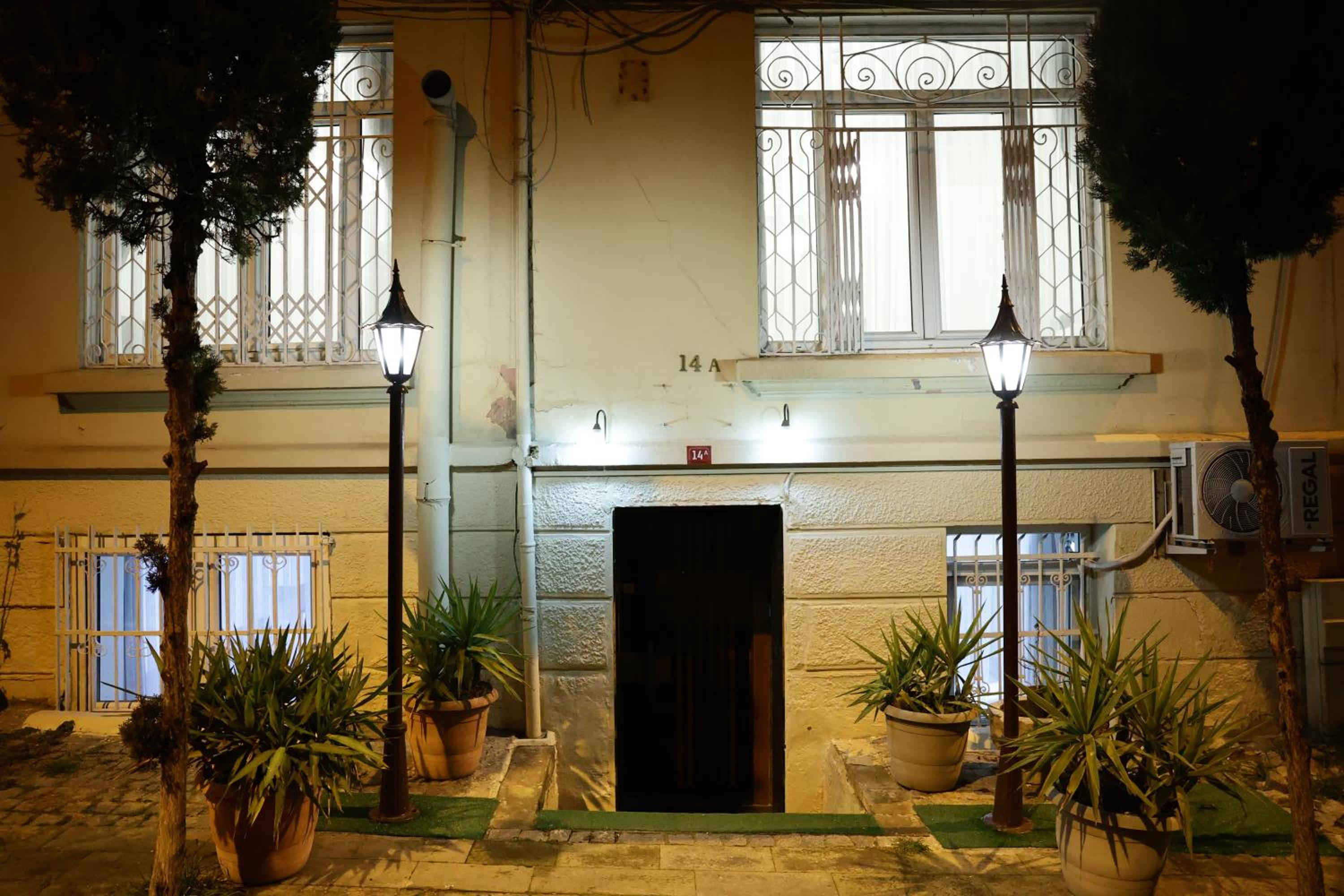 Bonita Apart - Image 99