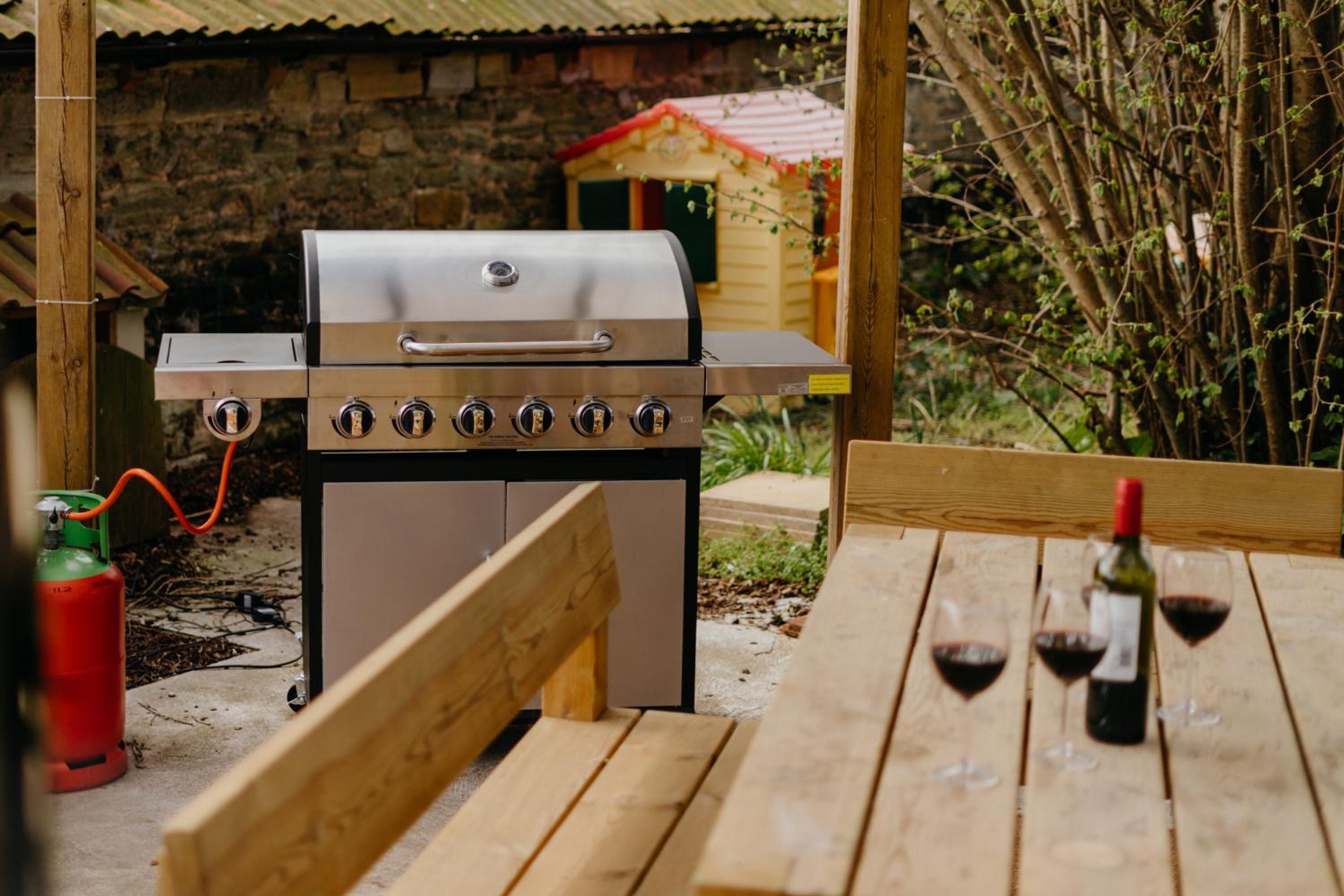 Little England Retreats - Cottage, Yurt and Shepherd Huts