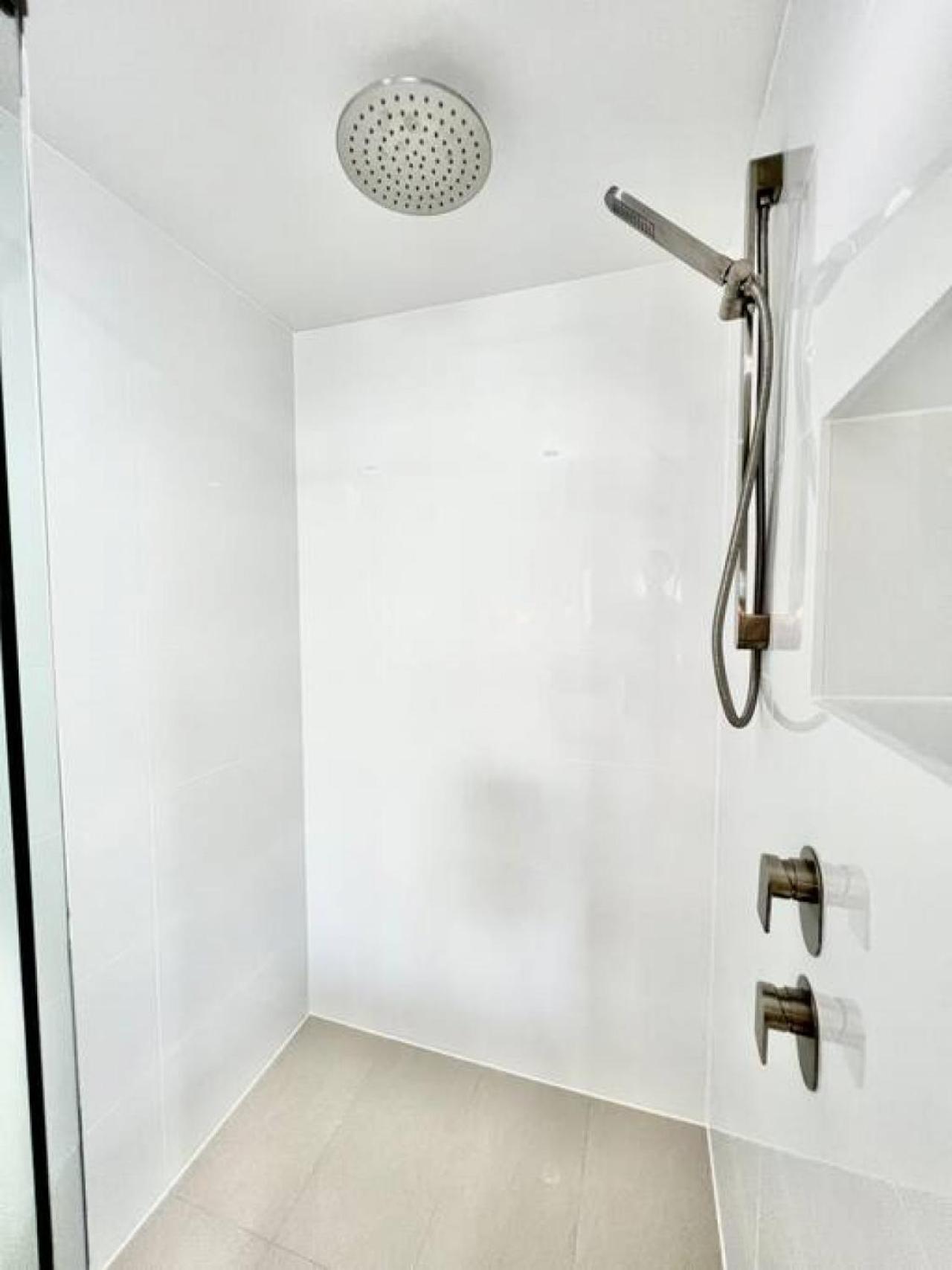 124 Hastings Street 2 bedroom walk to the beach