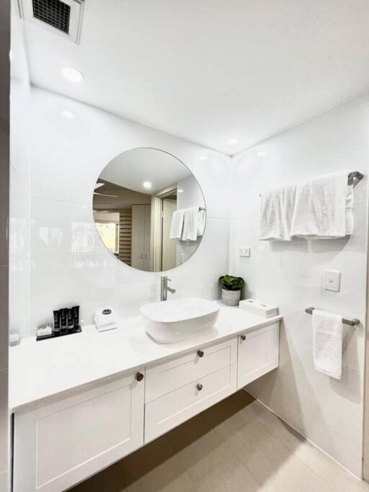 124 Hastings Street 2 bedroom walk to the beach