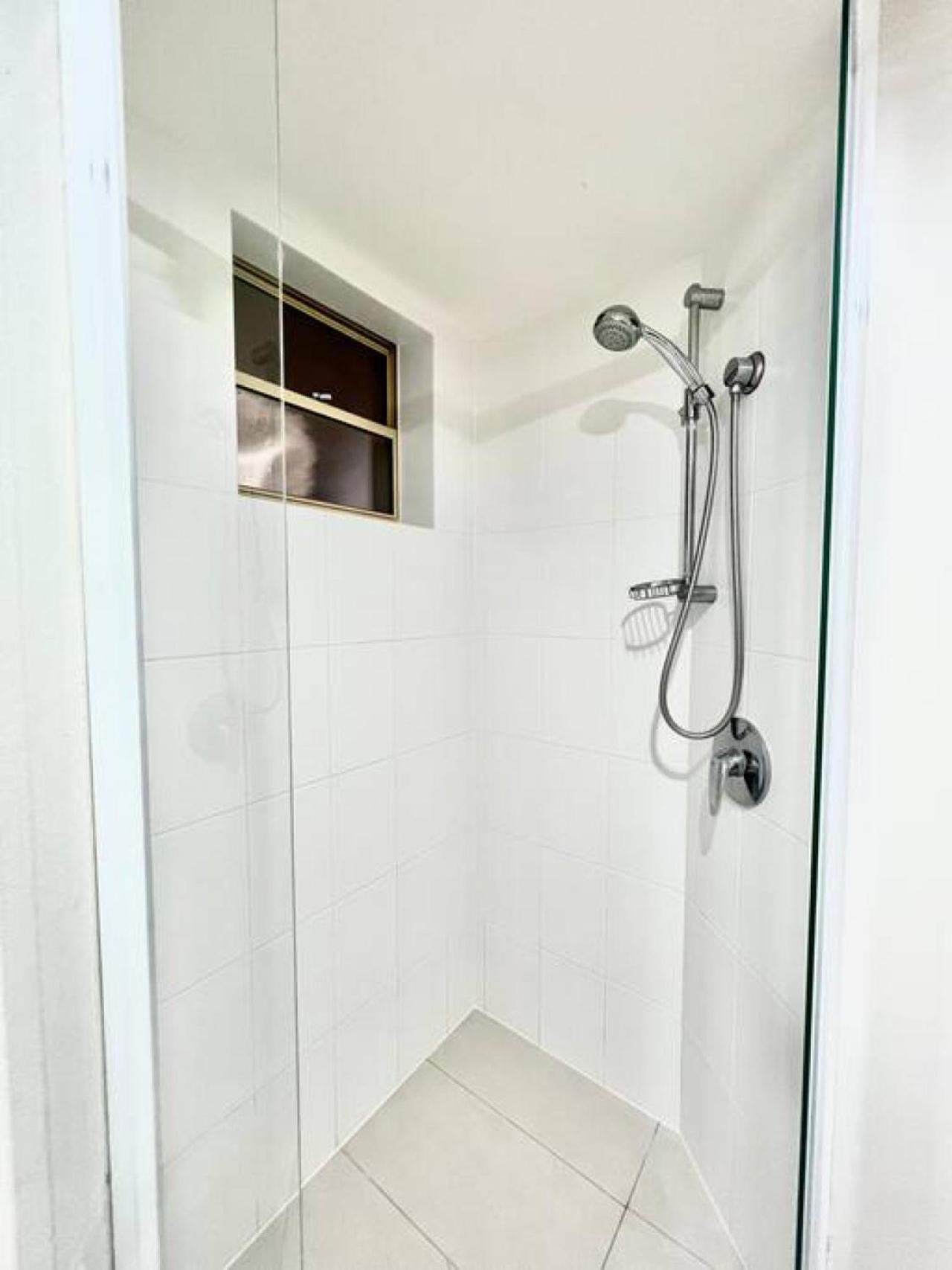 124 Hastings Street 2 bedroom walk to the beach