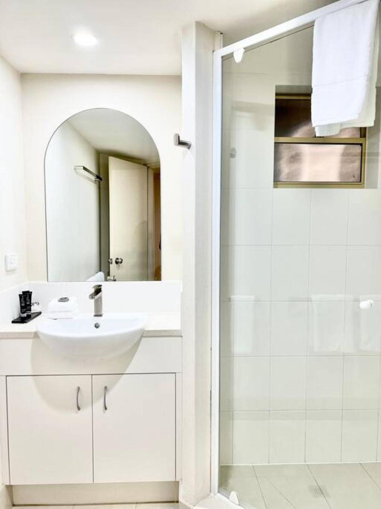 124 Hastings Street 2 bedroom walk to the beach