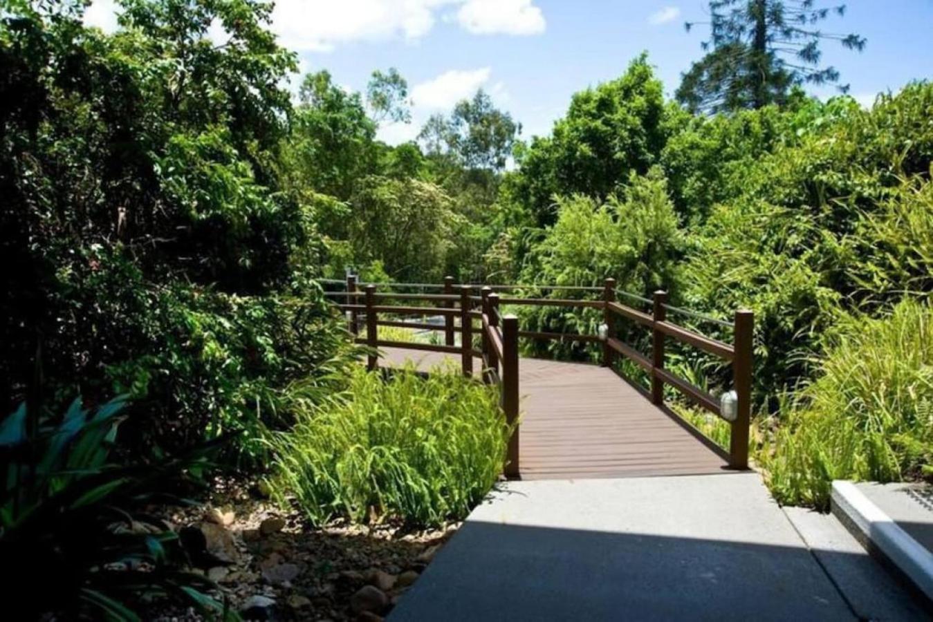 9302 short minutes walk to Hastings Street