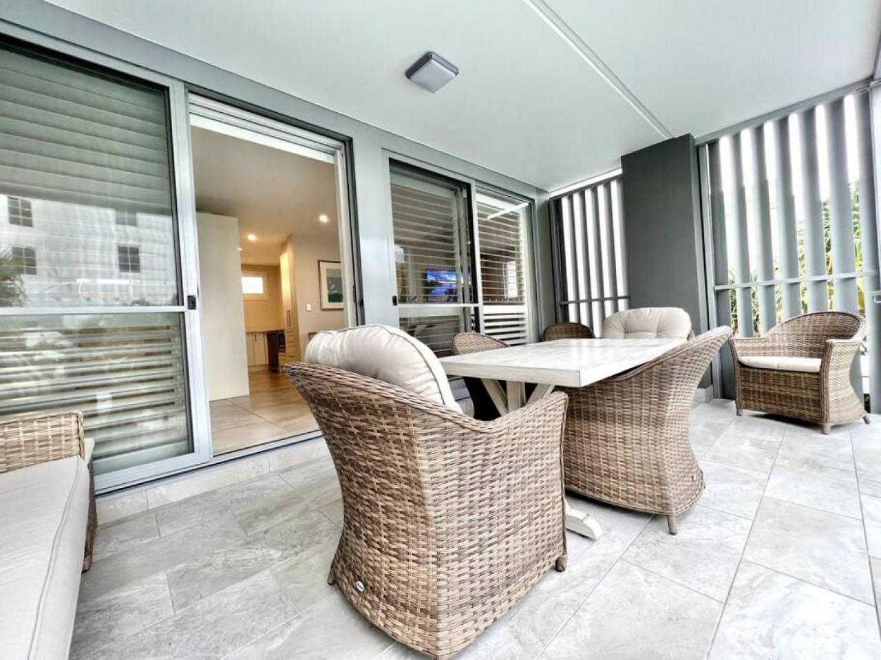 6Apt Beautifully renovated on Hastings Street