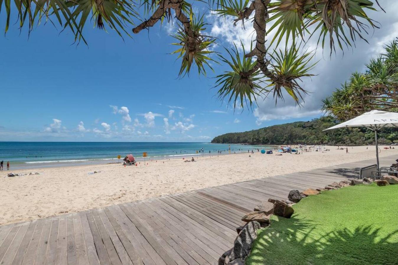 231 Lovely North Facing 2 Bedroom metres to Main Beach