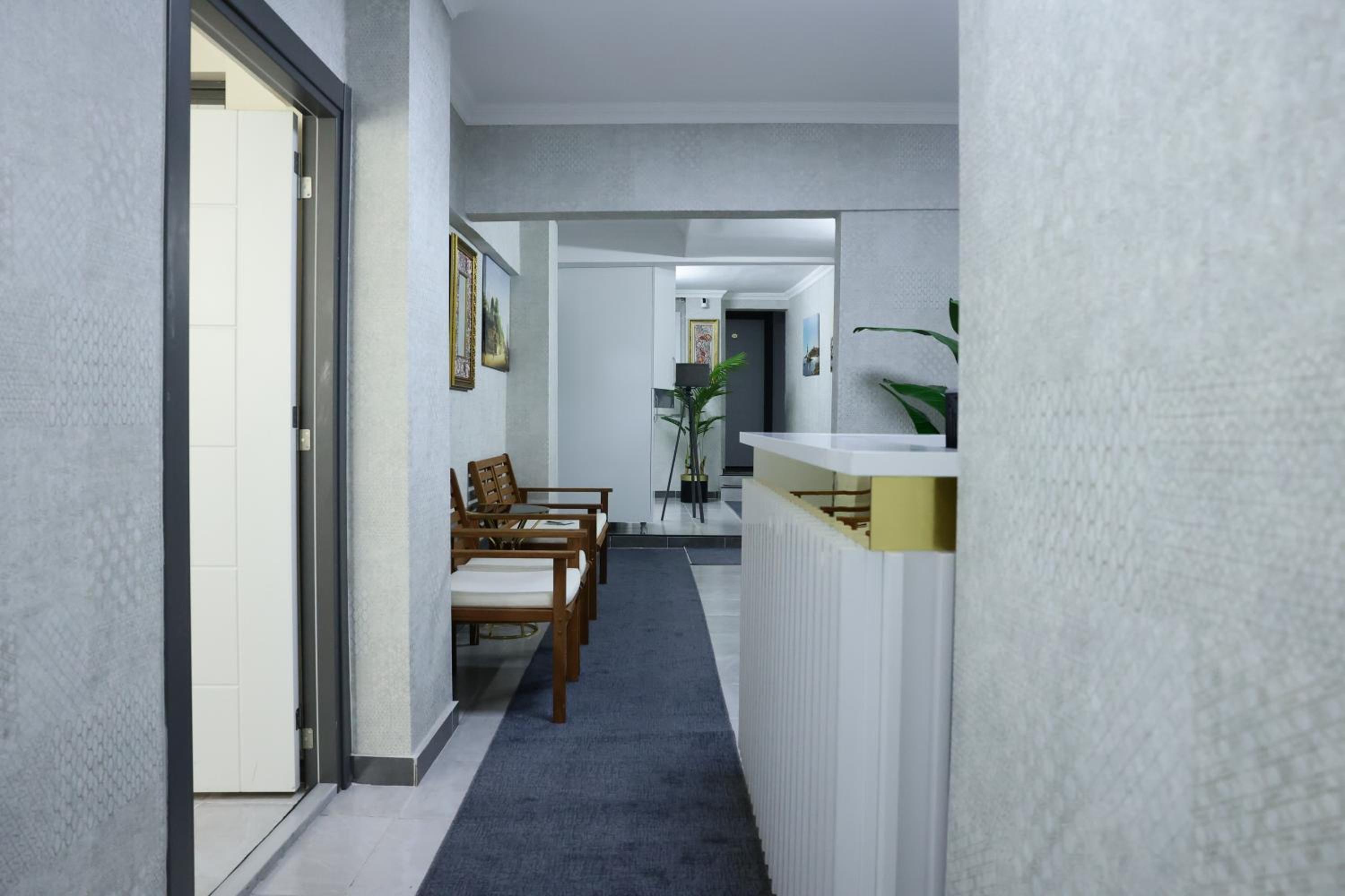 Bonita Apart - Image 106