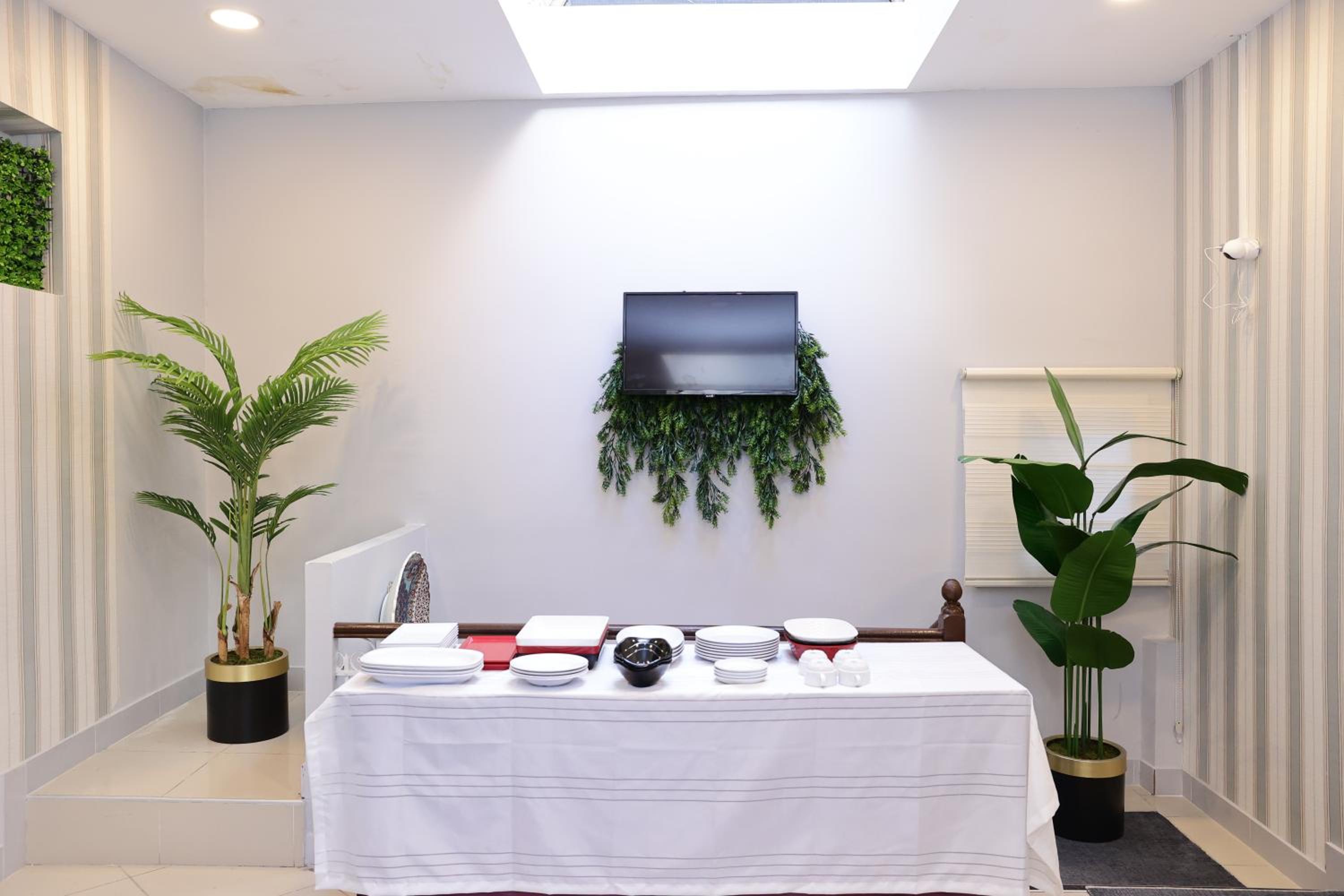 Bonita Apart - Image 110