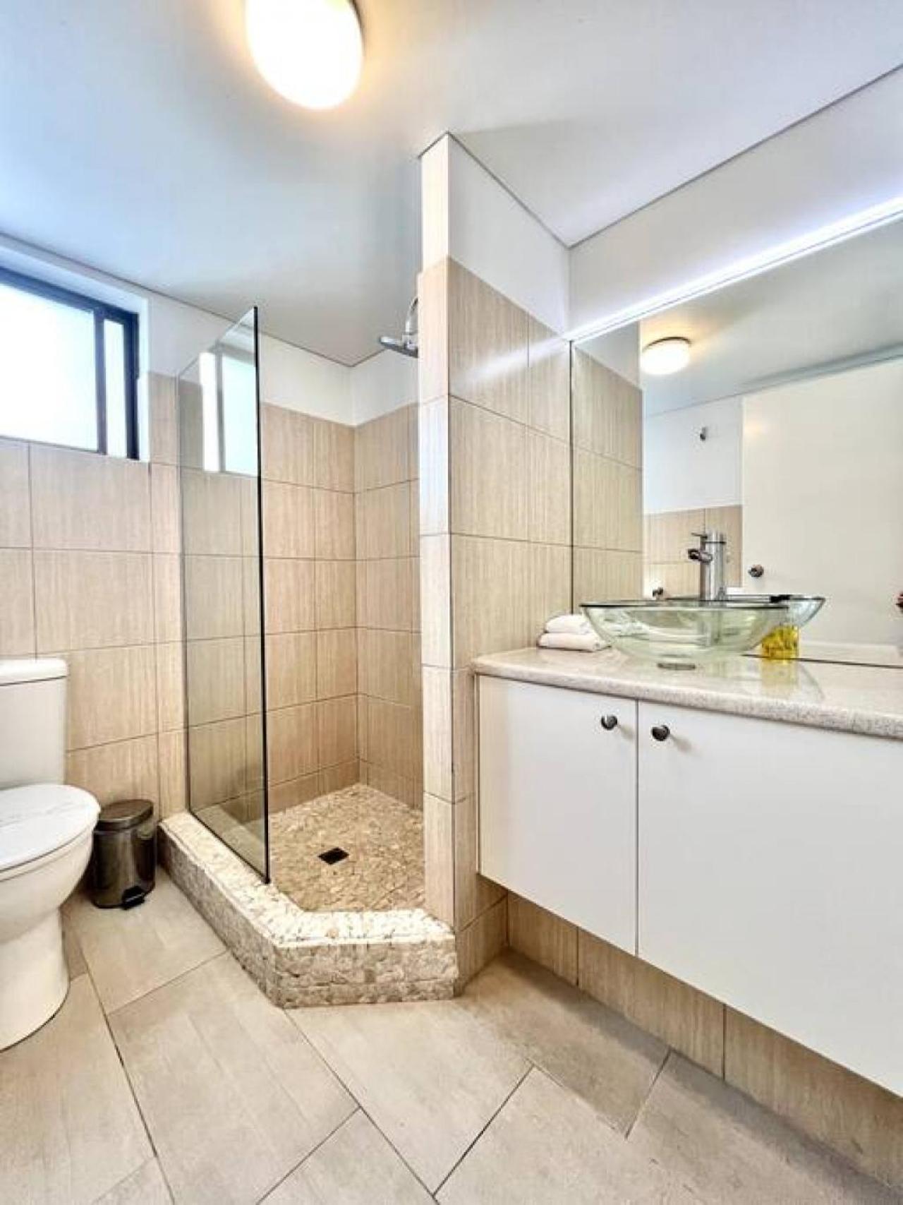 8NA Lovely 2 bedroom on Noosa Parade