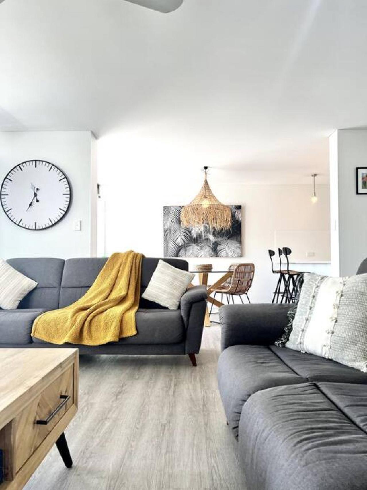 8NA Lovely 2 bedroom on Noosa Parade