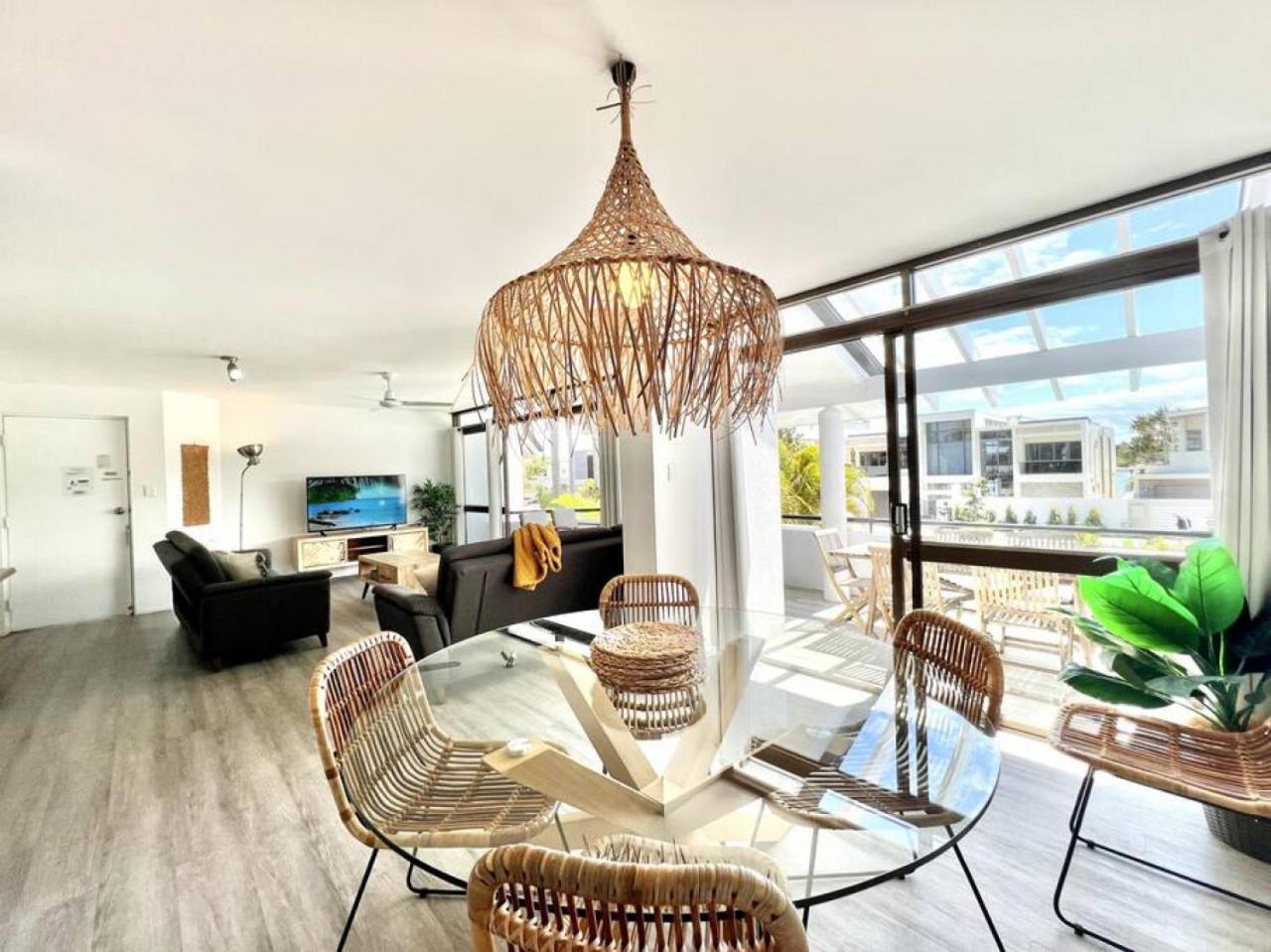 8NA Lovely 2 bedroom on Noosa Parade