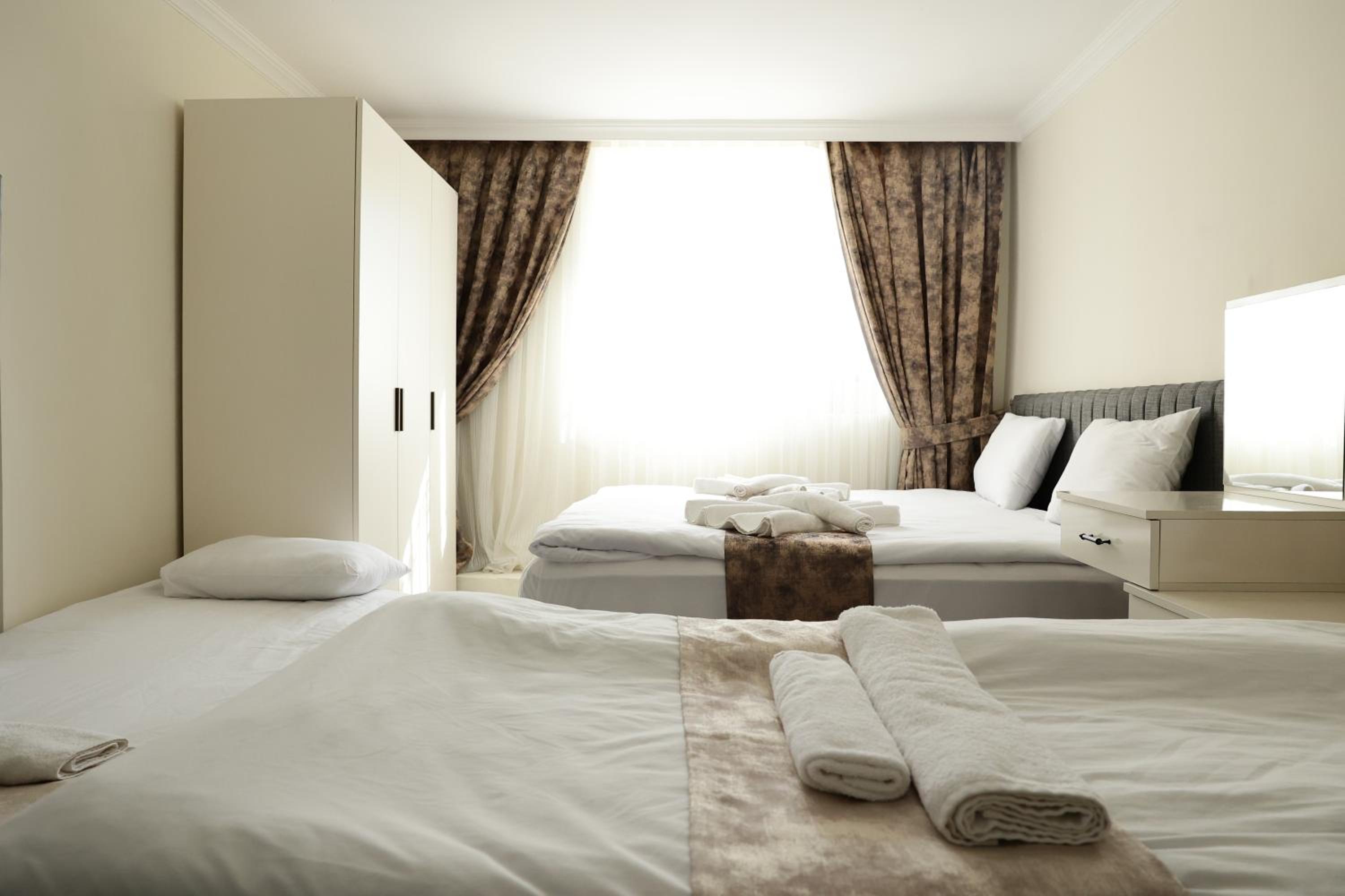 Bonita Apart - Image 88