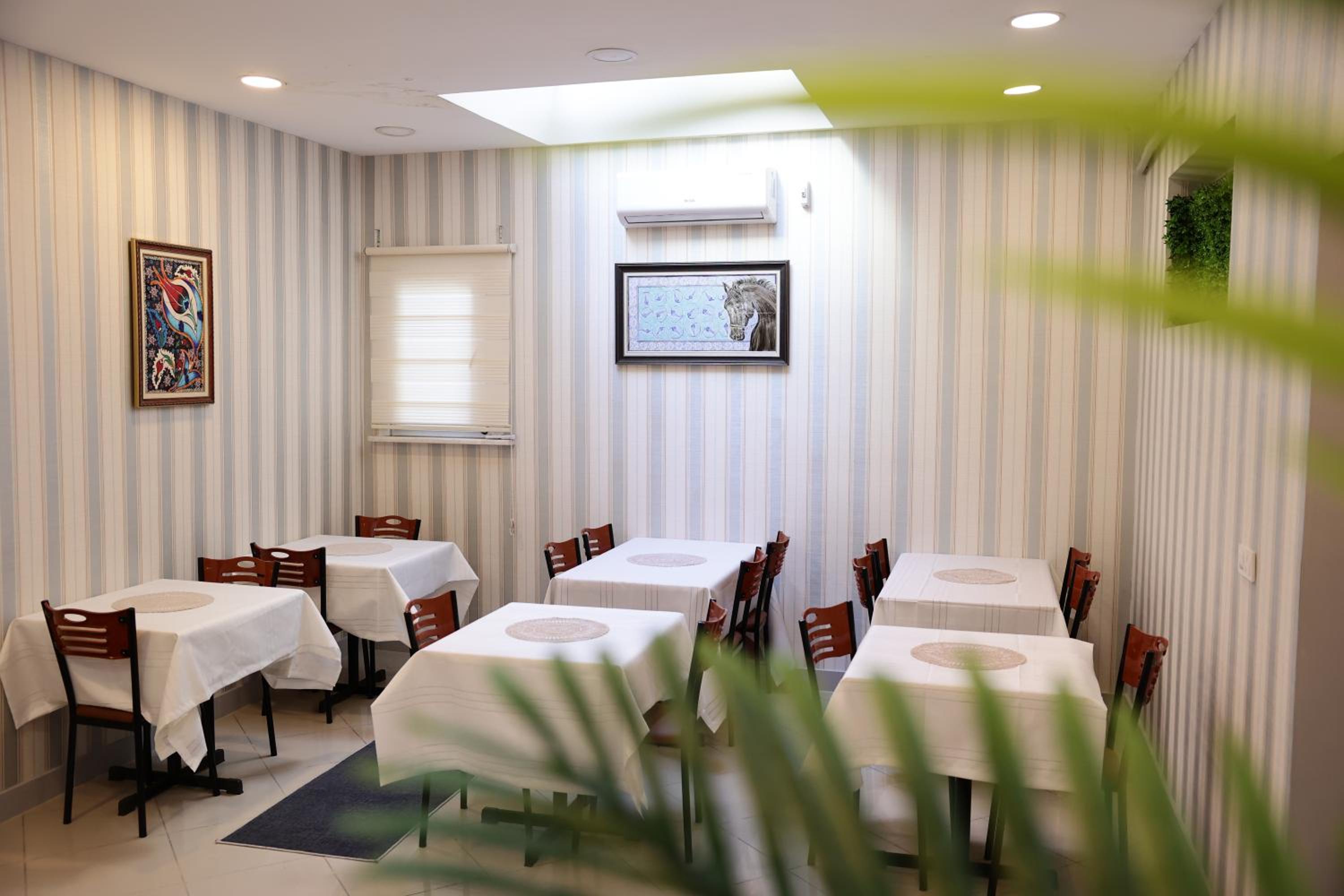 Bonita Apart - Image 115