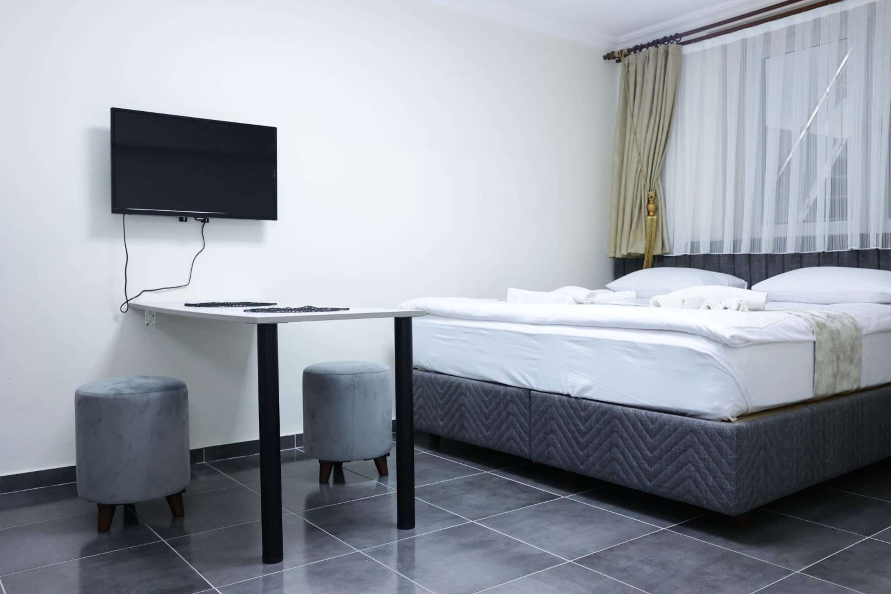 Bonita Apart - Image 45