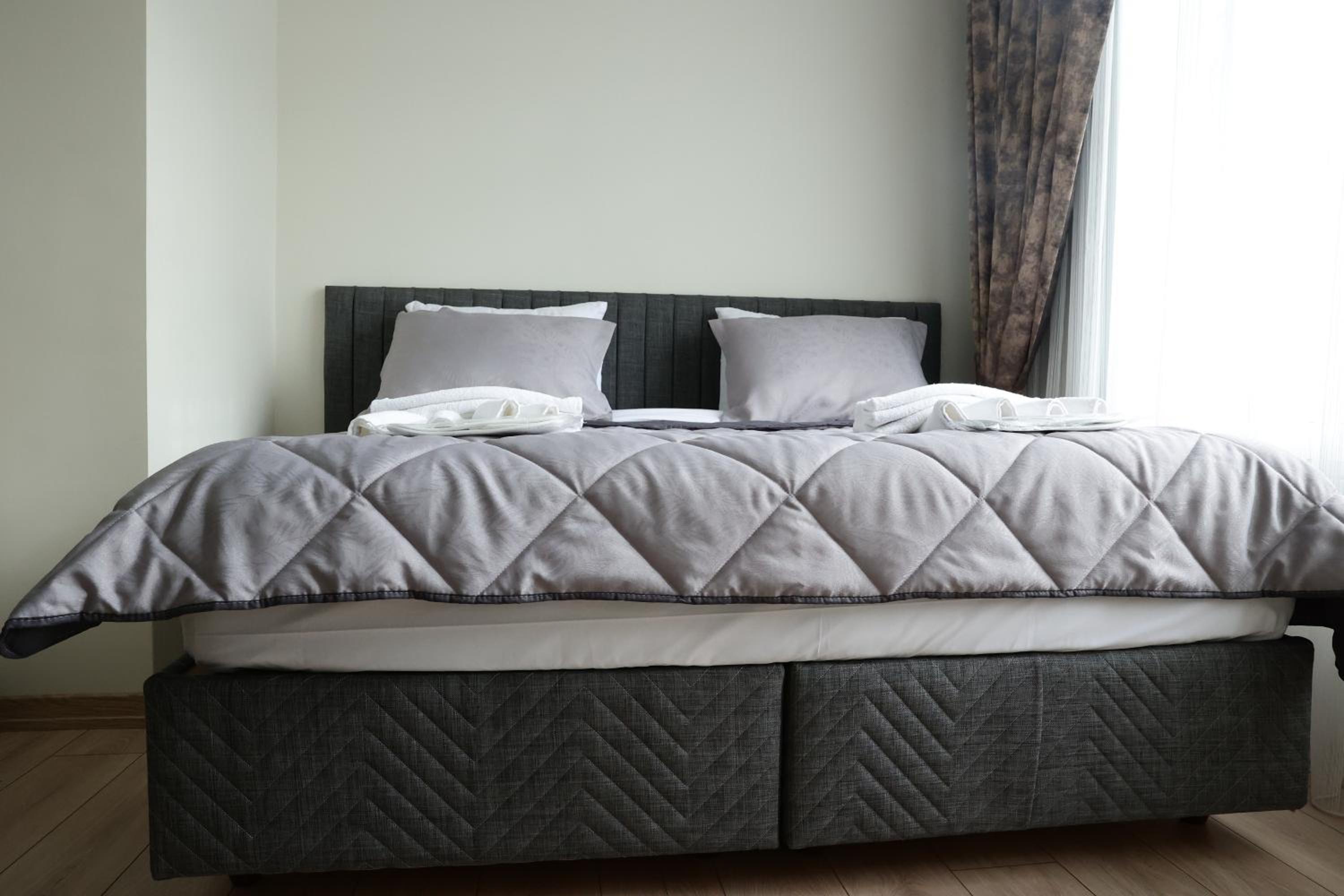 Bonita Apart - Image 57