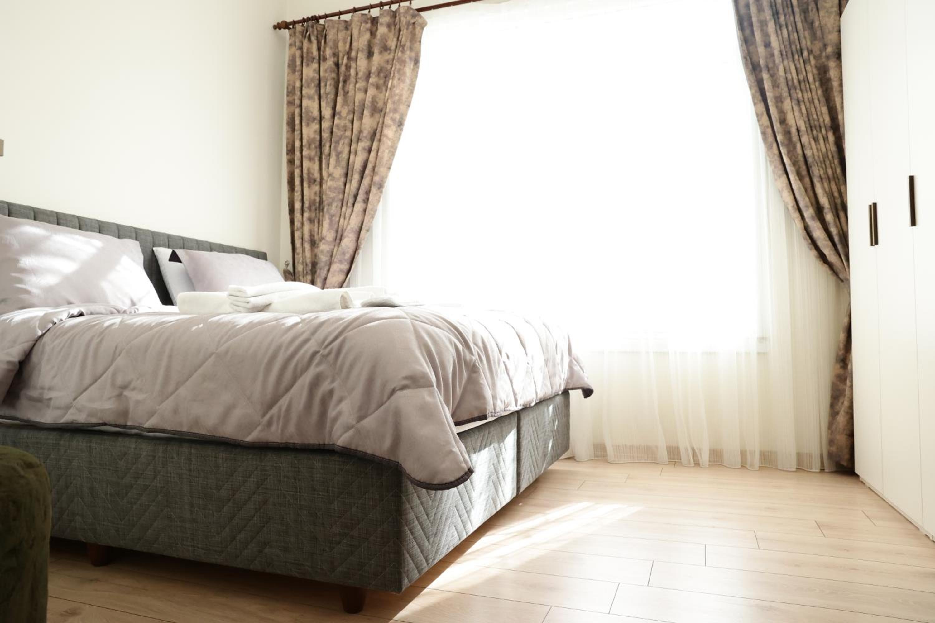 Bonita Apart - Image 59