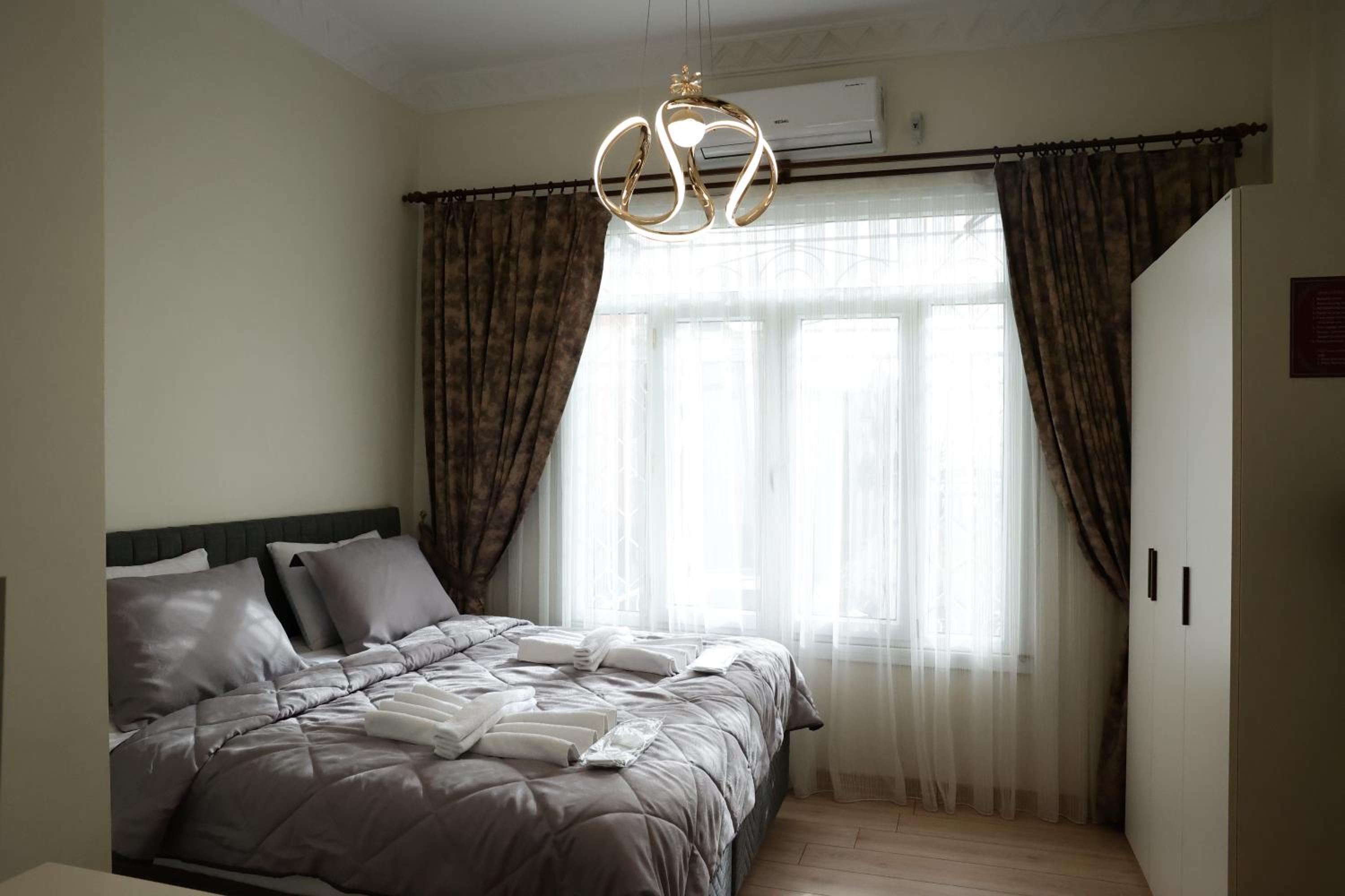 Bonita Apart - Image 62