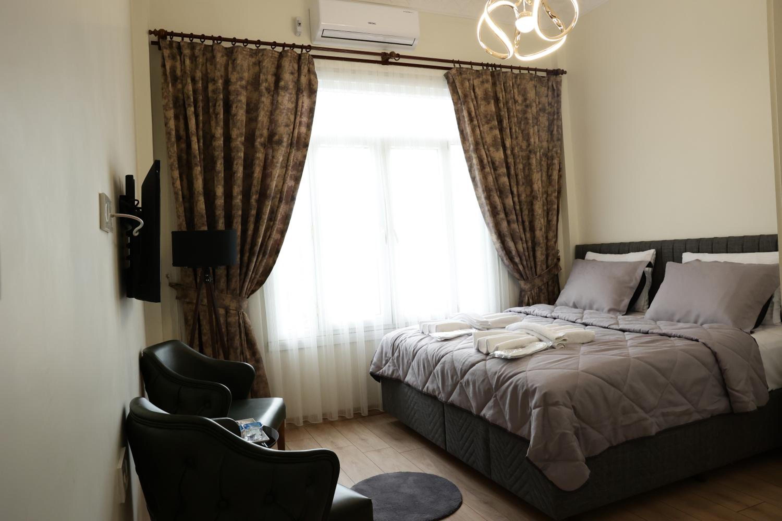 Bonita Apart - Image 65