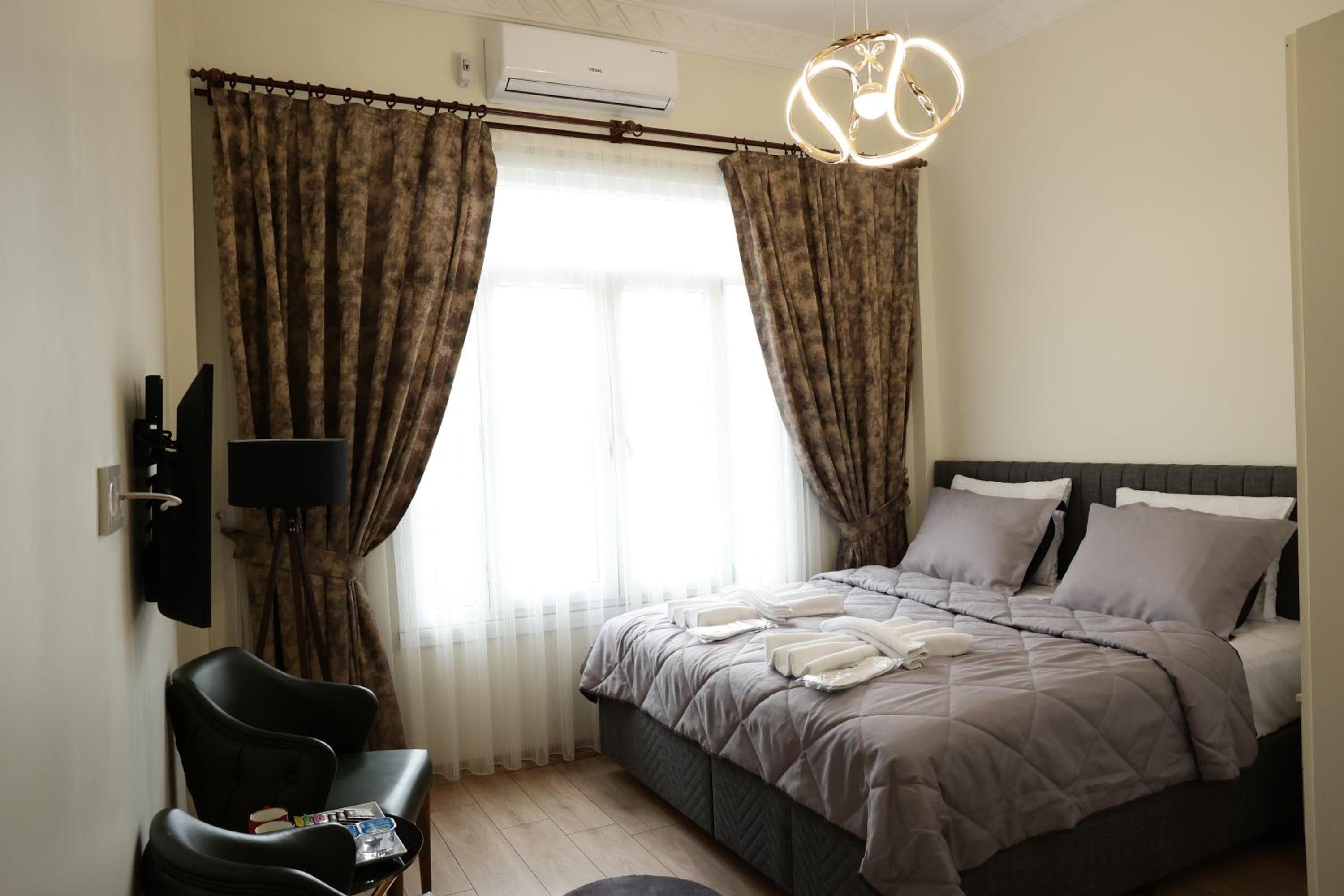 Bonita Apart - Image 67