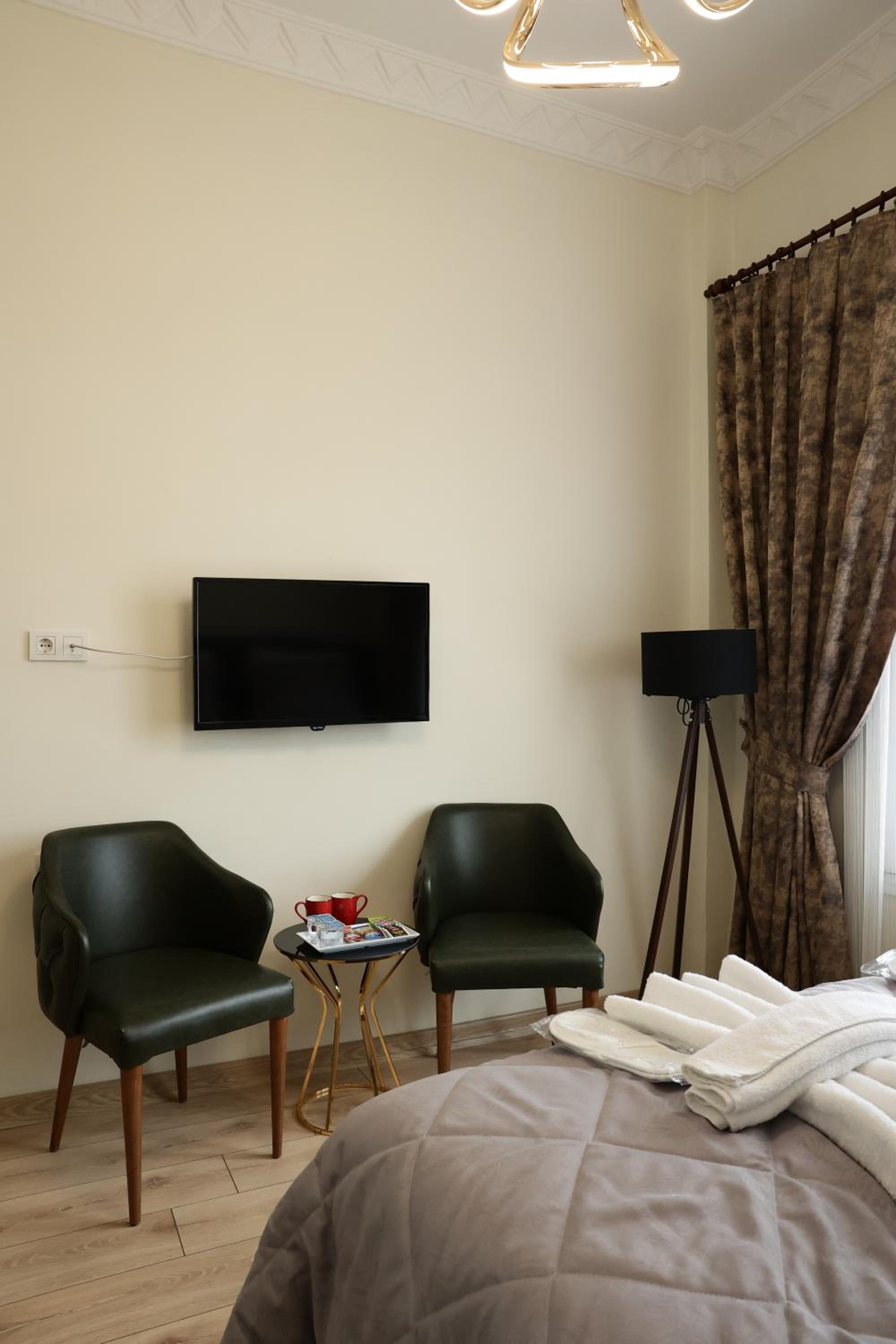 Bonita Apart - Image 68