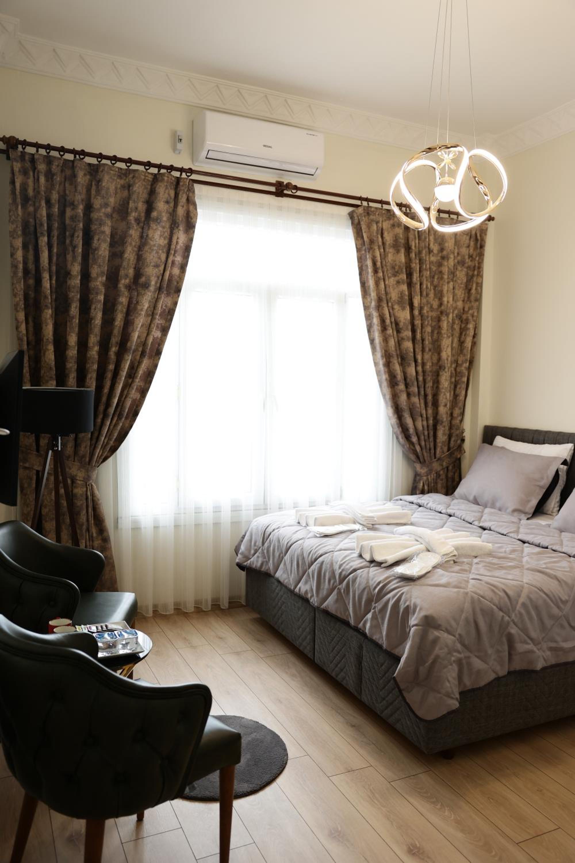 Bonita Apart - Image 89