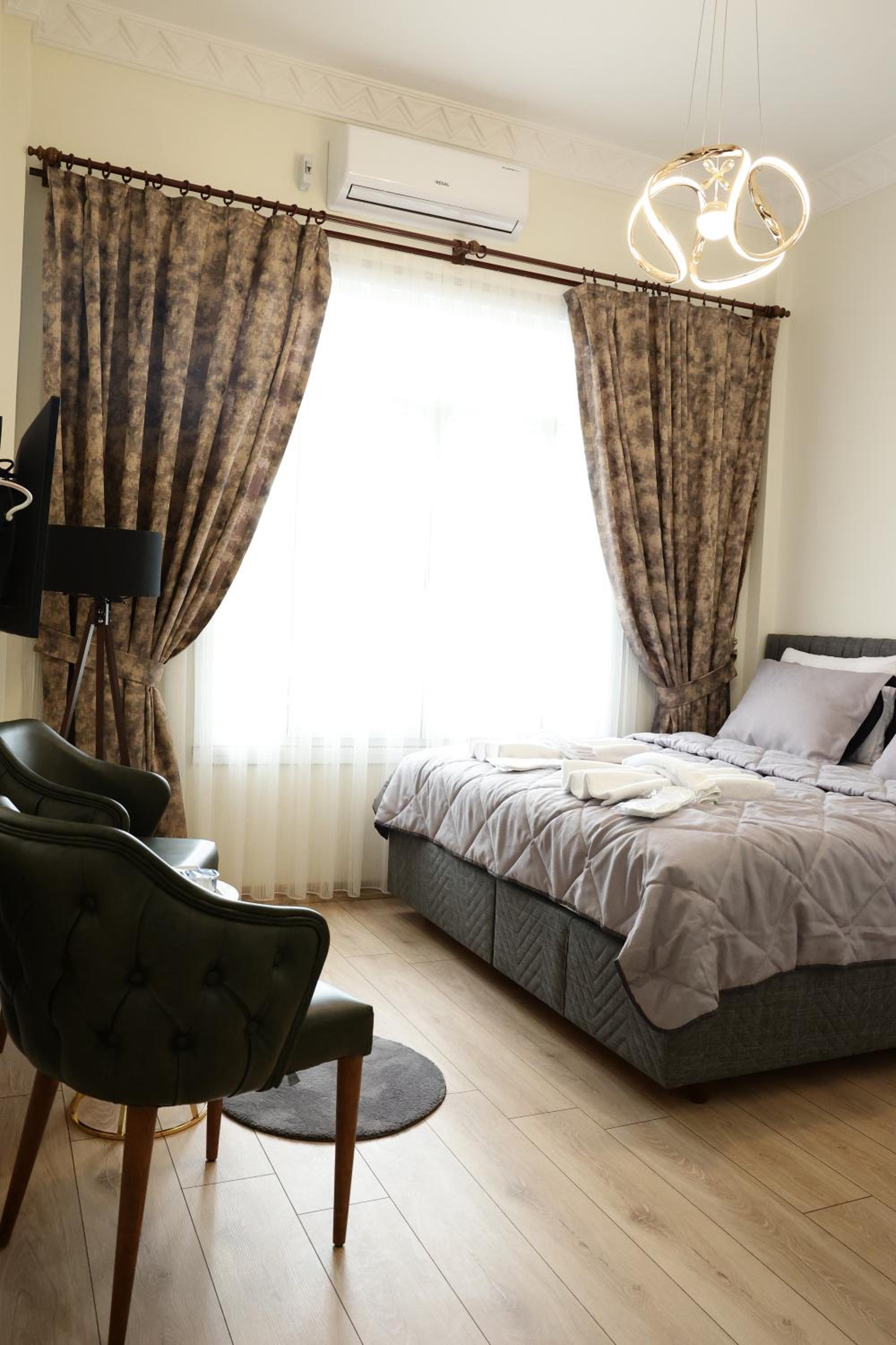 Bonita Apart - Image 69