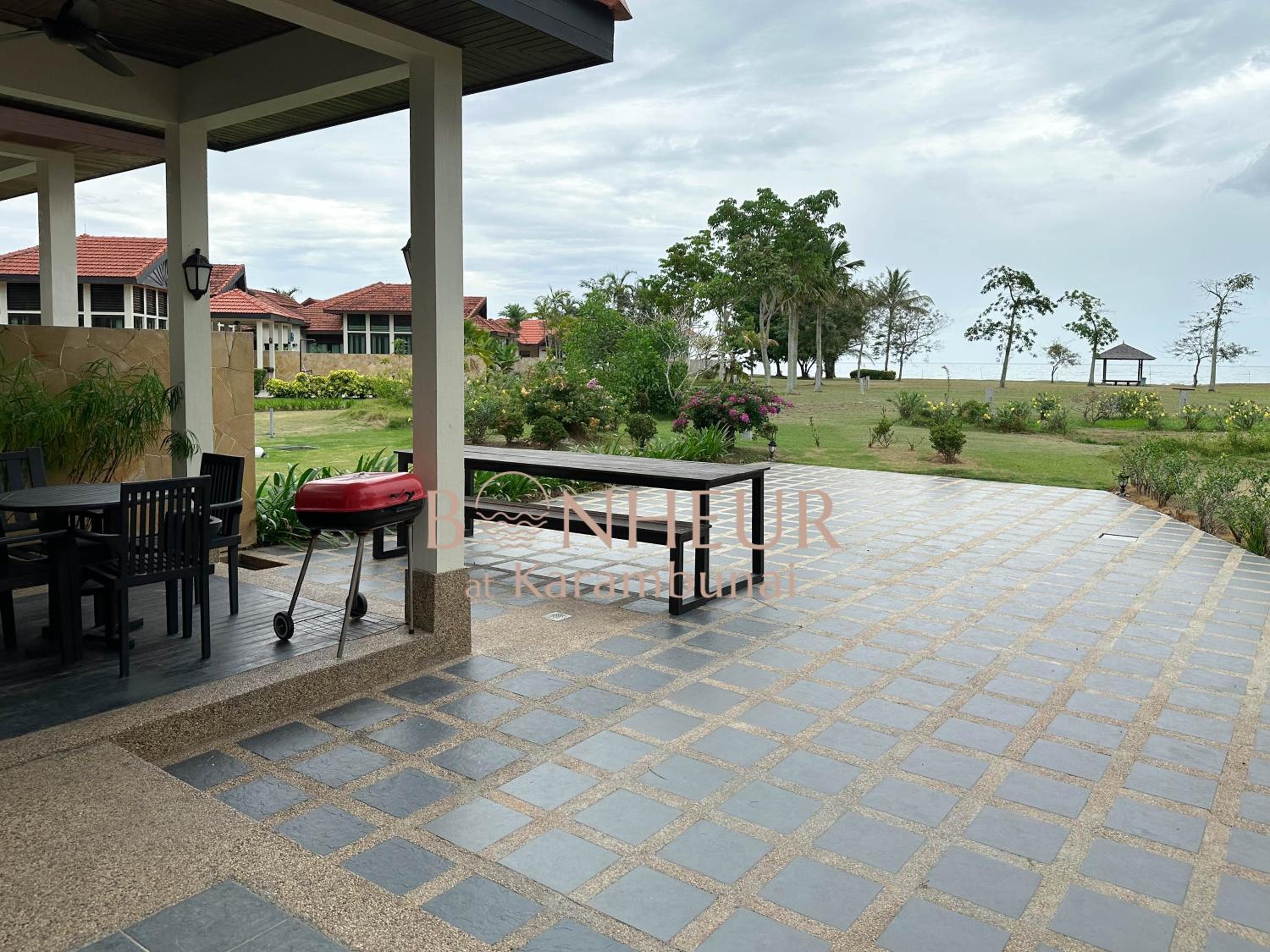 Bonheur at Karambunai