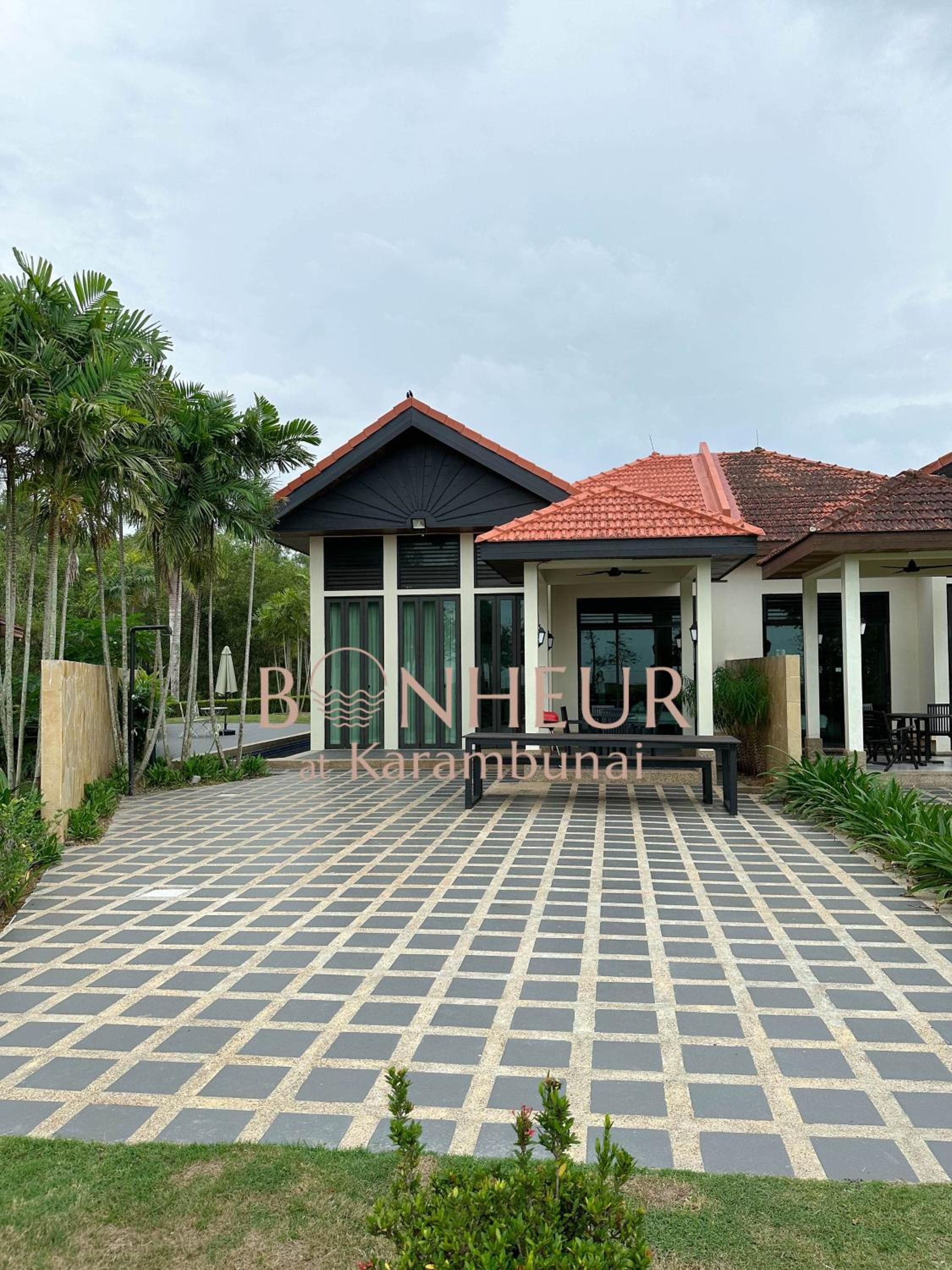 Bonheur at Karambunai
