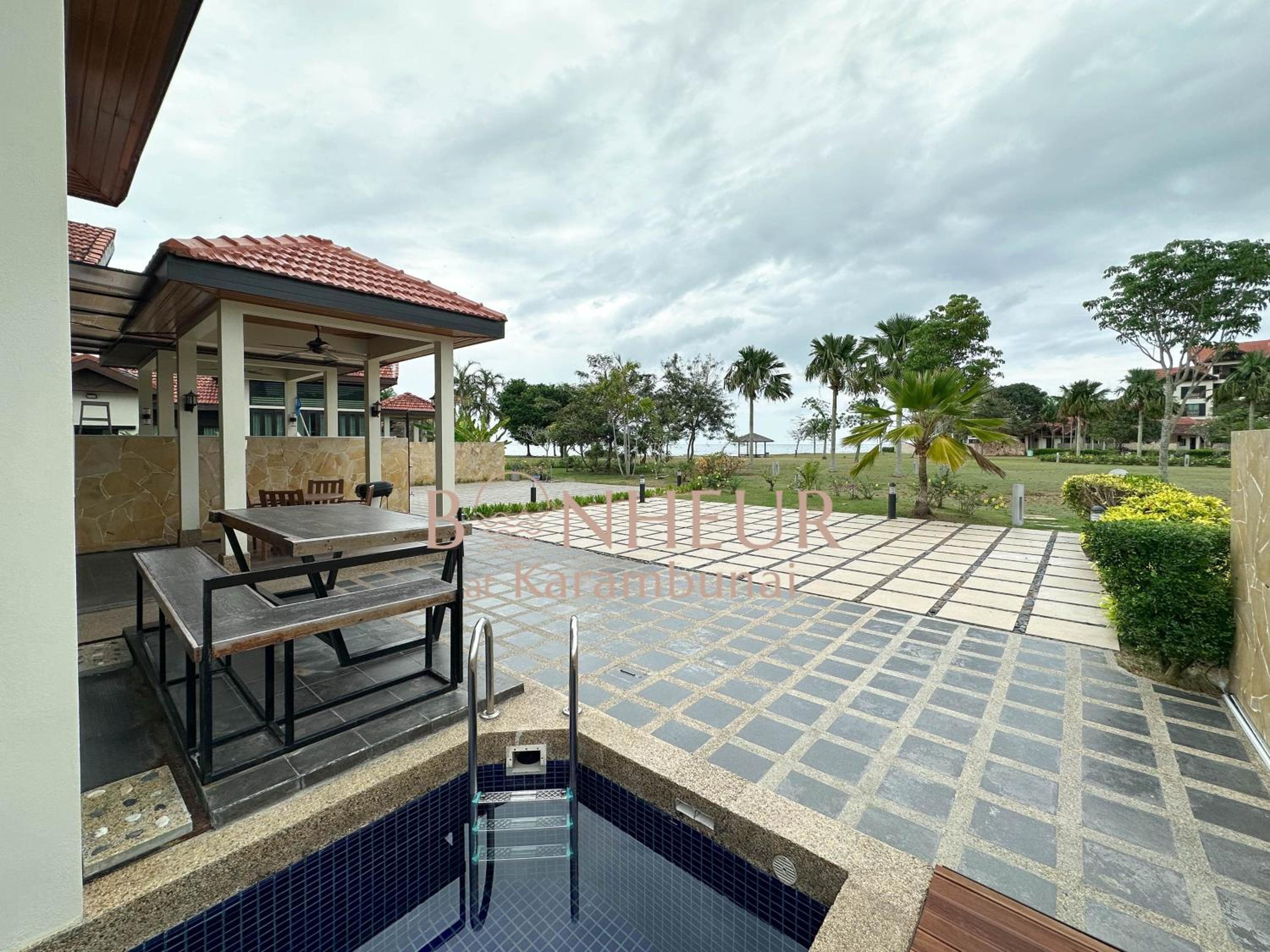 Bonheur at Karambunai