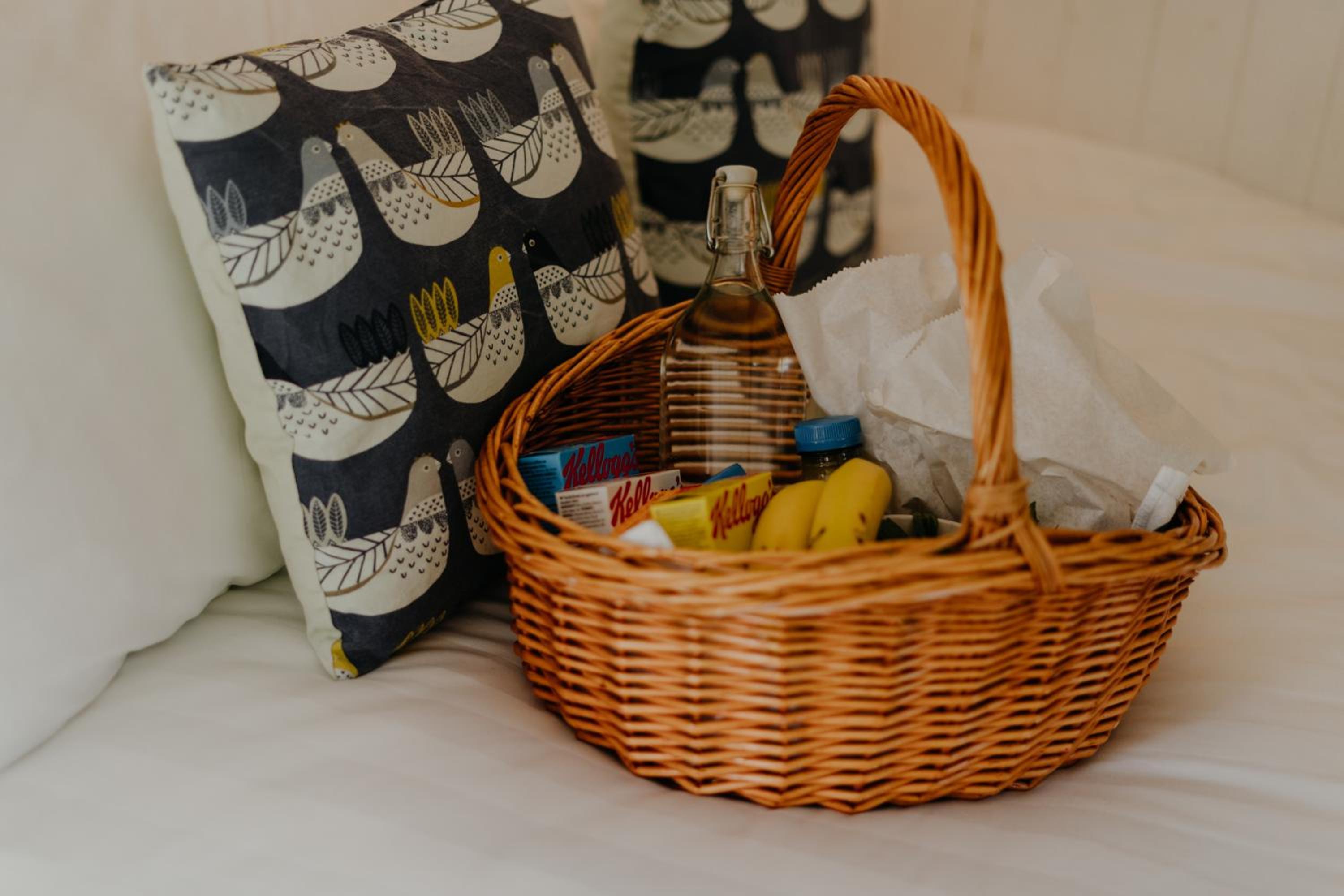 Little England Retreats - Cottage, Yurt and Shepherd Huts