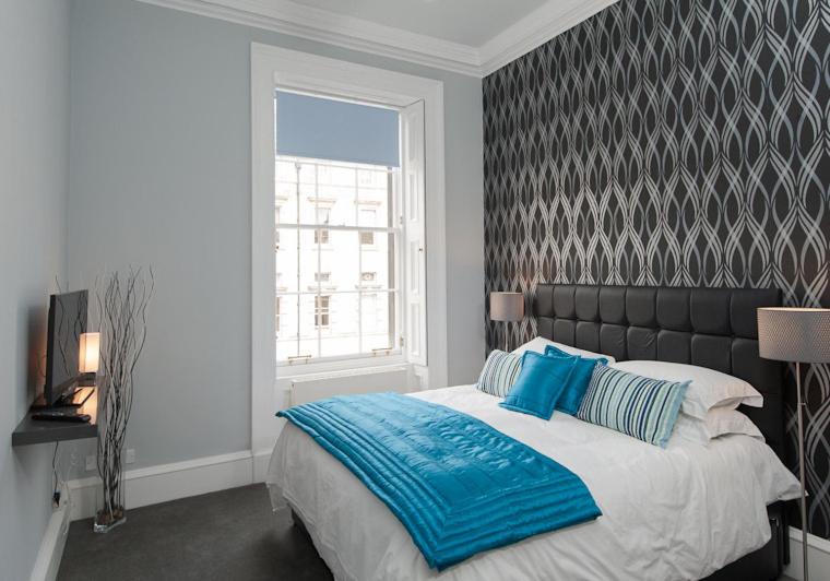 Parliament Sq apt 12 Royal Mile view 5