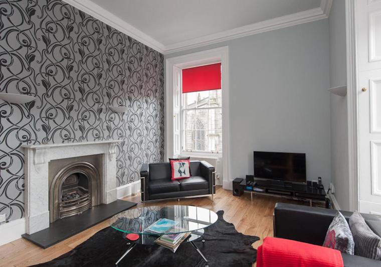 Parliament Sq apt 12 Royal Mile view 4