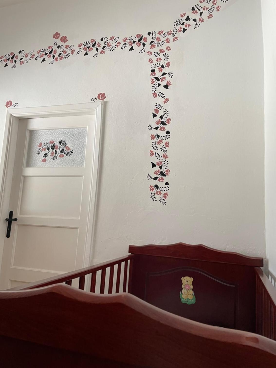 Nionas Cheerful House view 4