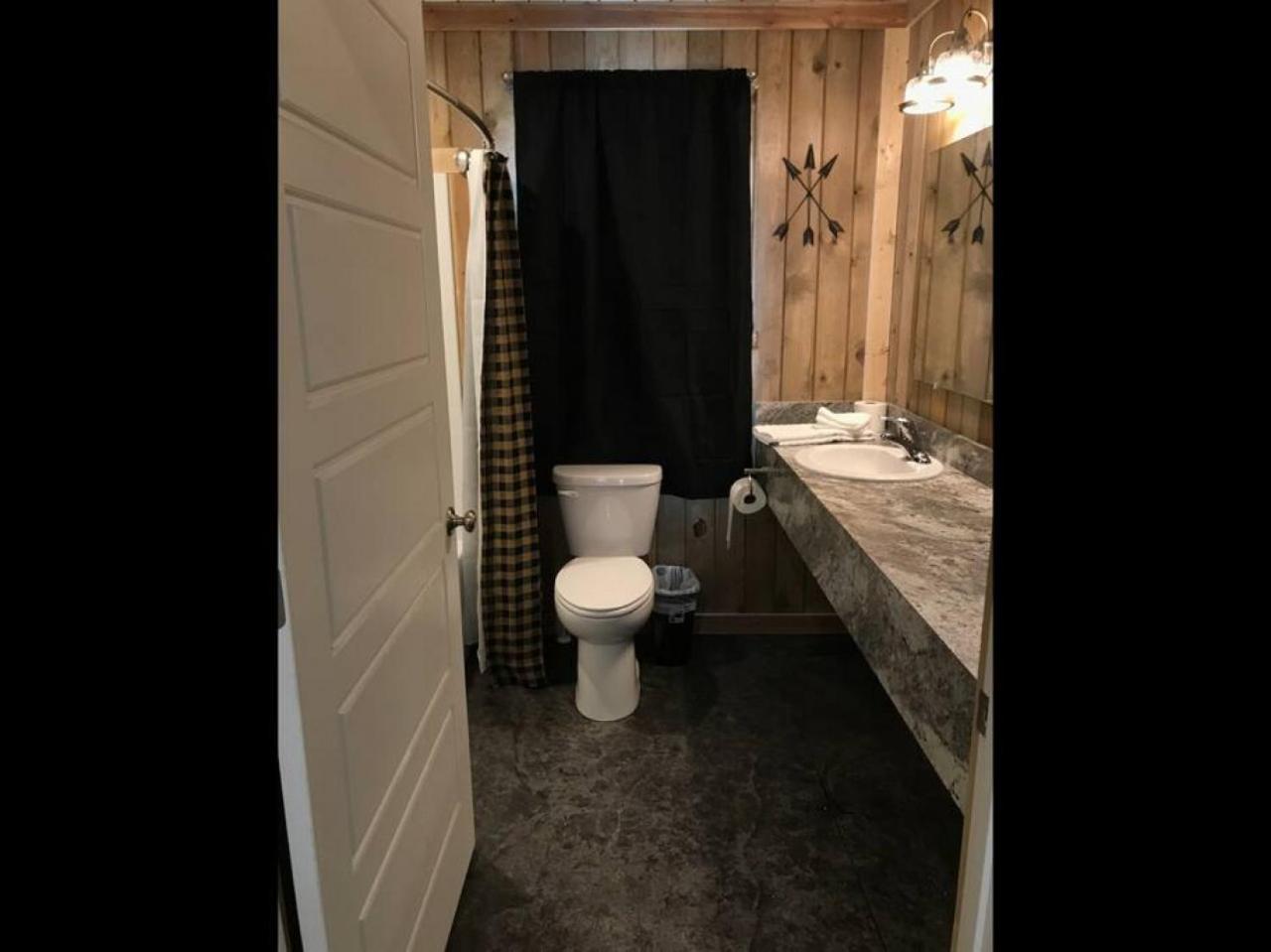 Single Cabin Unit 1 view 3
