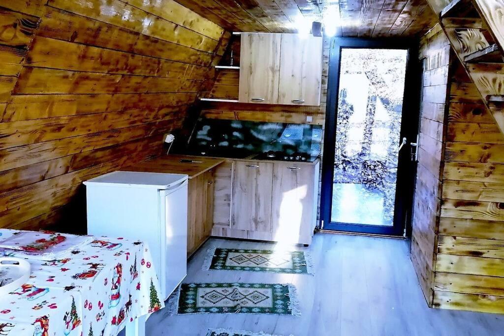 CabanaAframe intreaga proprietate