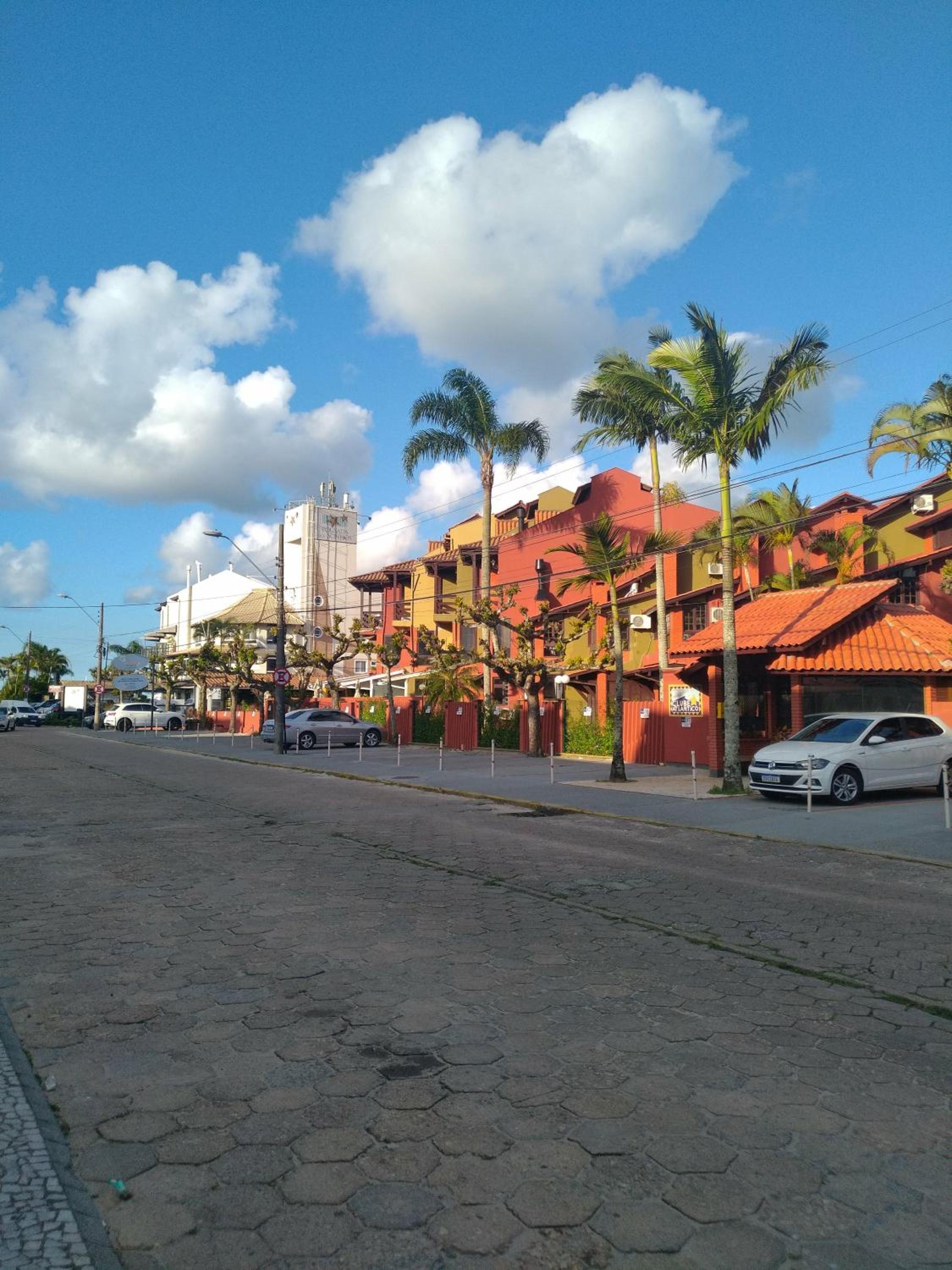 Jurerê Tradicional apto de praia