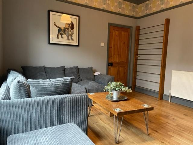 Grove House - 4 Bedroom sleeps 8 only 1 mile from centre view 2