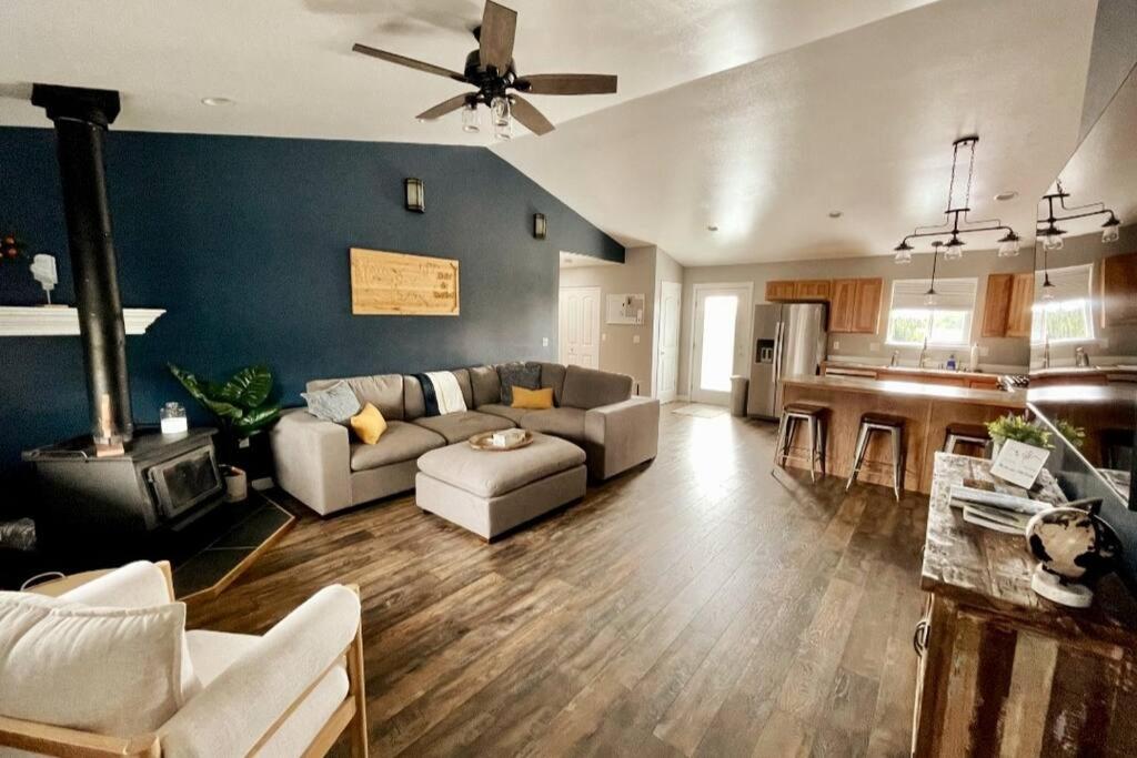 Lazy Moose Cottage in Willow, HotTub & Privacy view 2