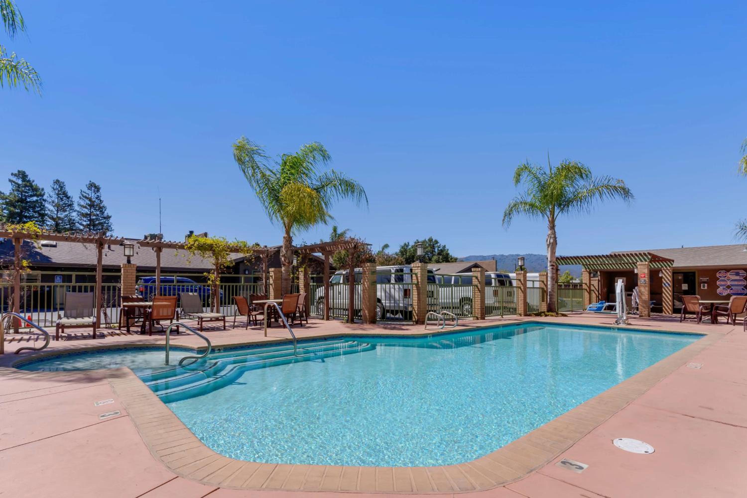 Best Western Plus Forest Park Inn - Property Image 34