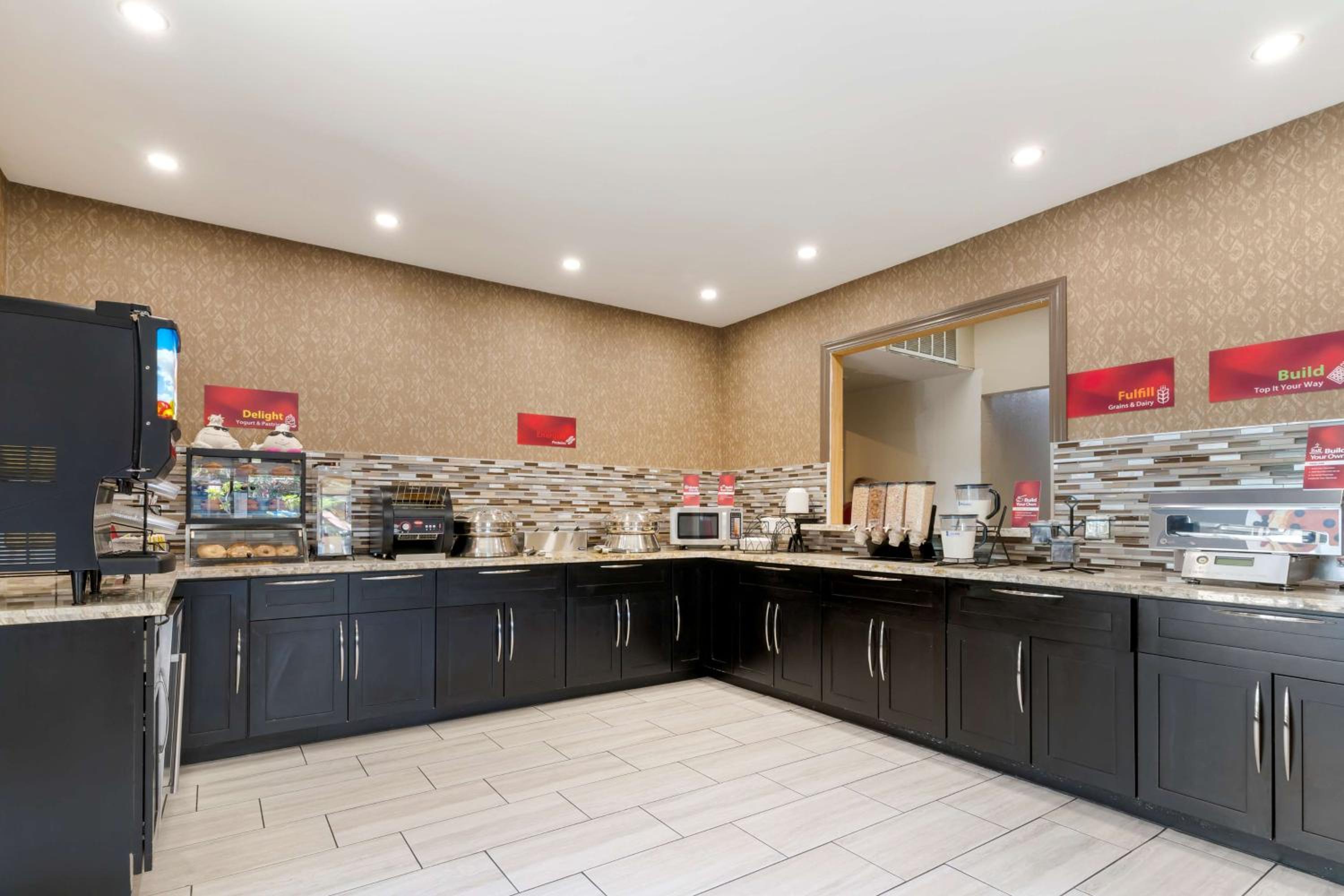 Best Western Plus Forest Park Inn - Property Image 16