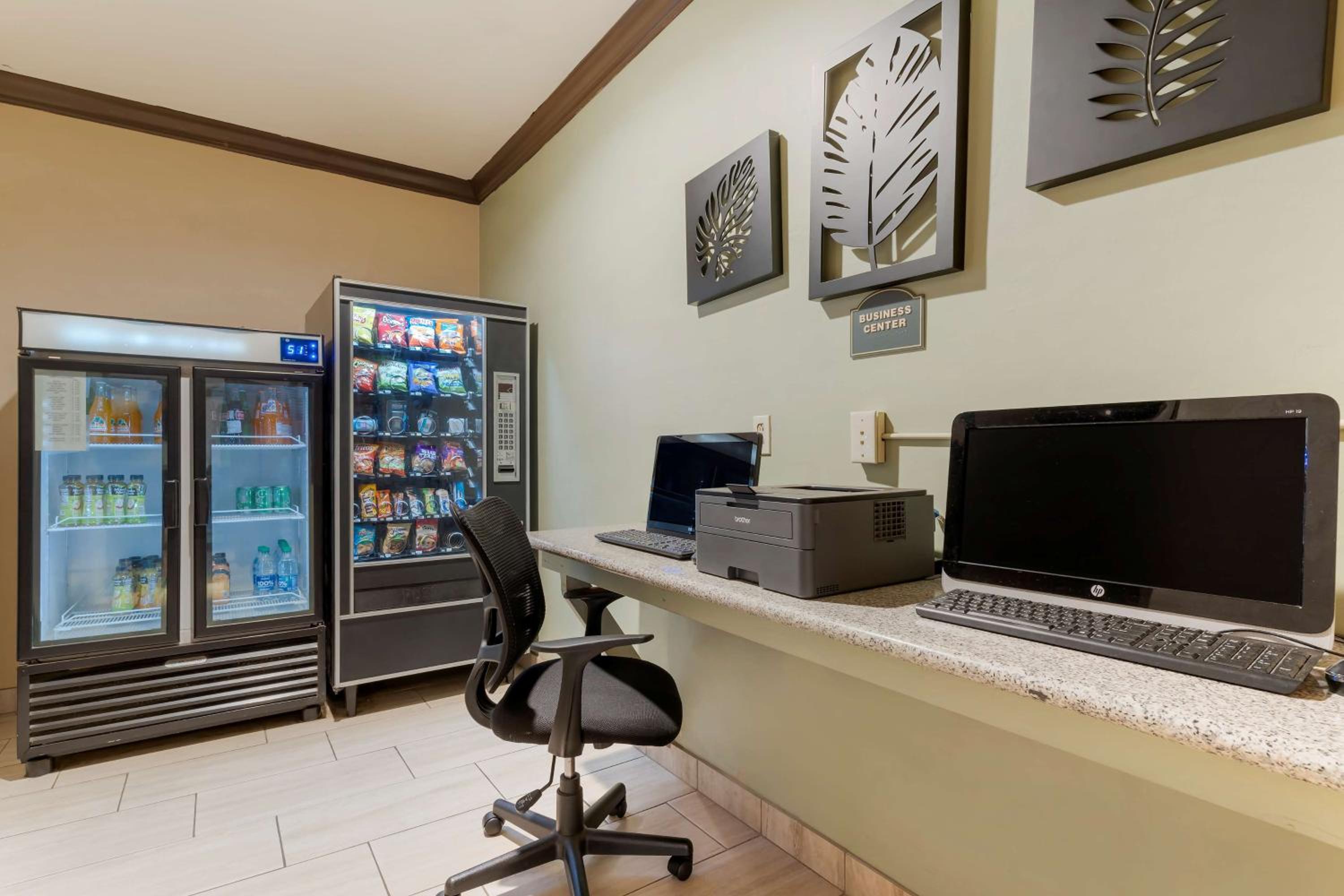 Best Western Plus Forest Park Inn - Property Image 7