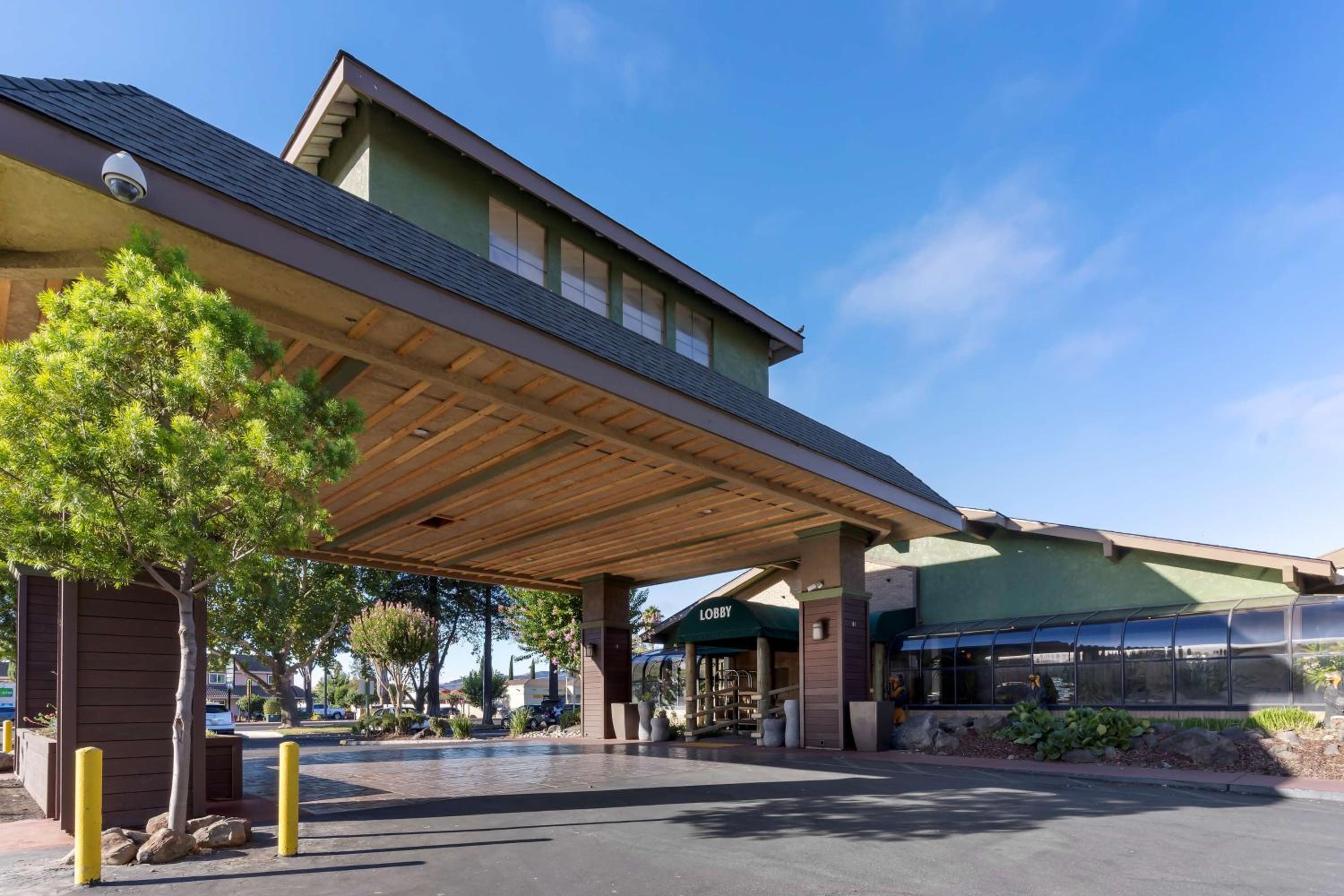 Best Western Plus Forest Park Inn - Property Image 32