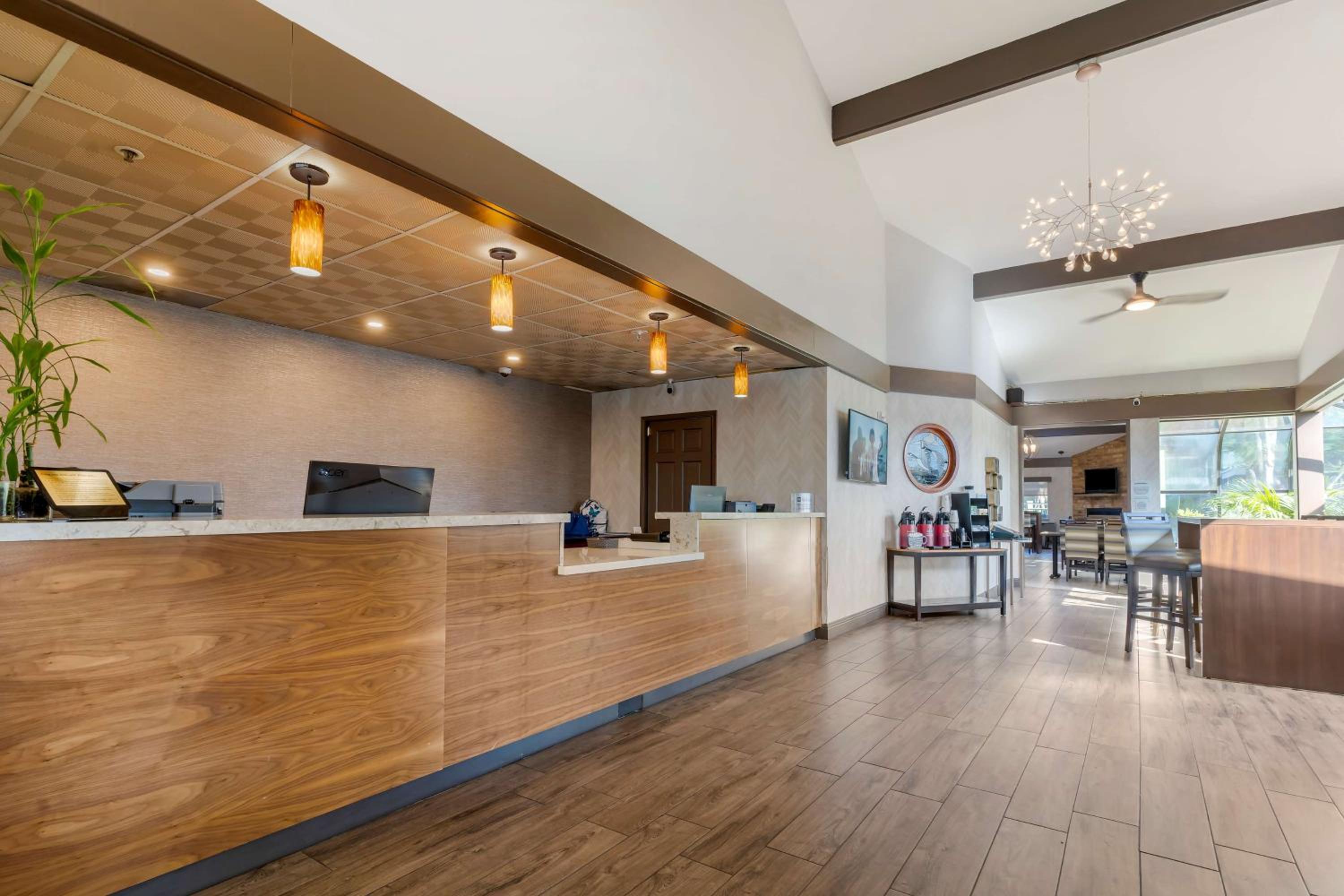 Best Western Plus Forest Park Inn - Property Image 59