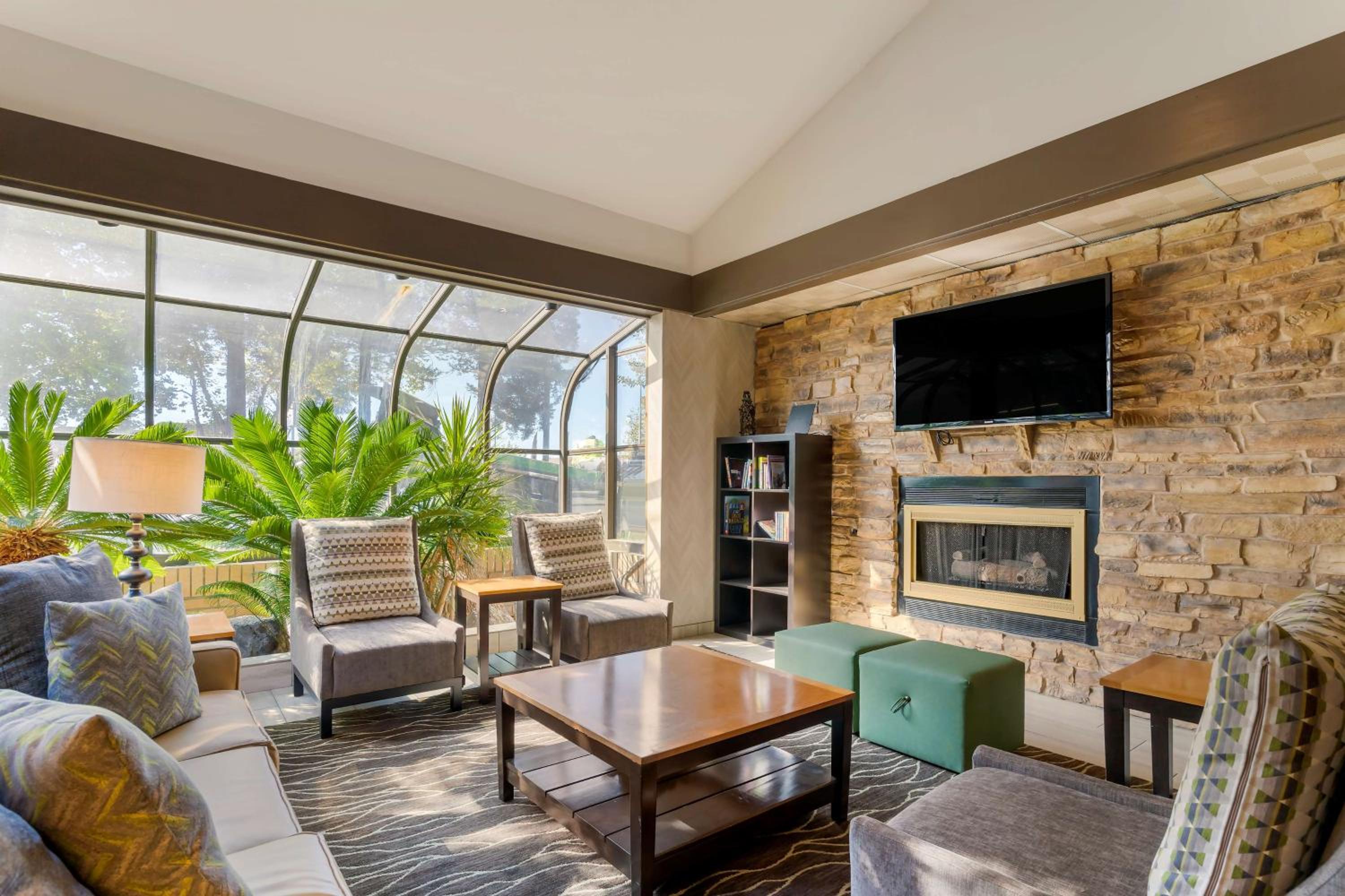 Best Western Plus Forest Park Inn - Property Image 56