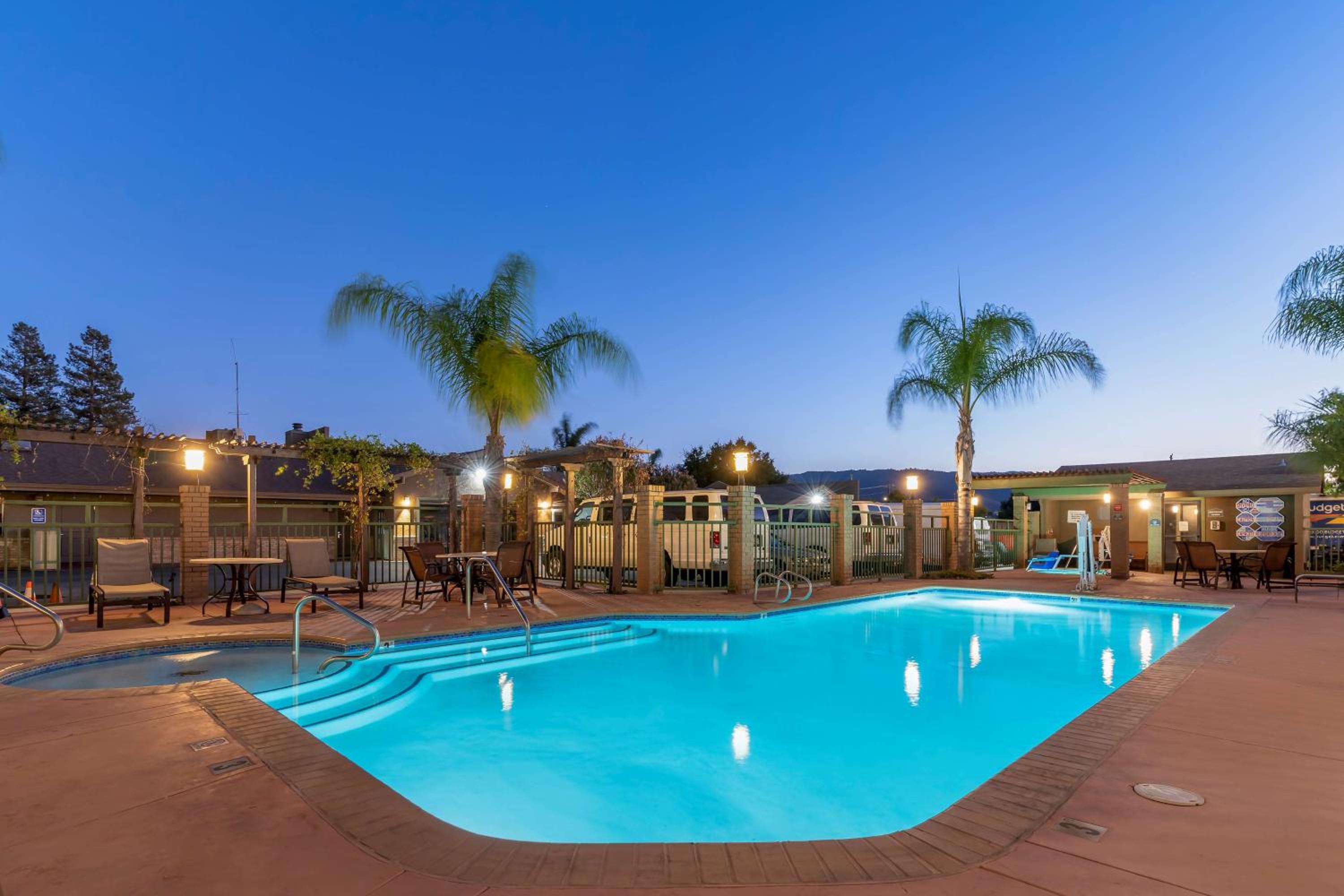 Best Western Plus Forest Park Inn - Property Image 58