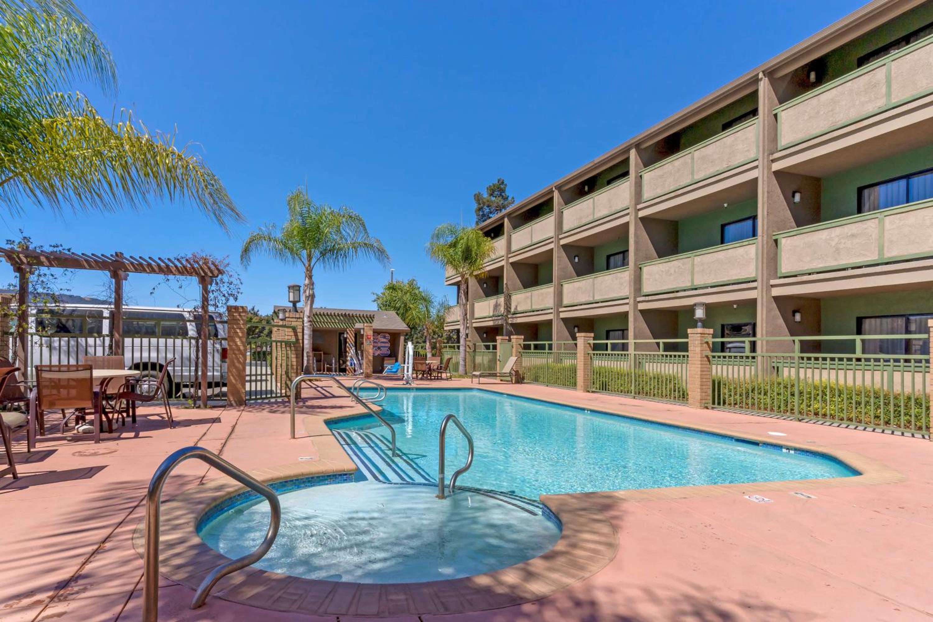 Best Western Plus Forest Park Inn - Property Image 41