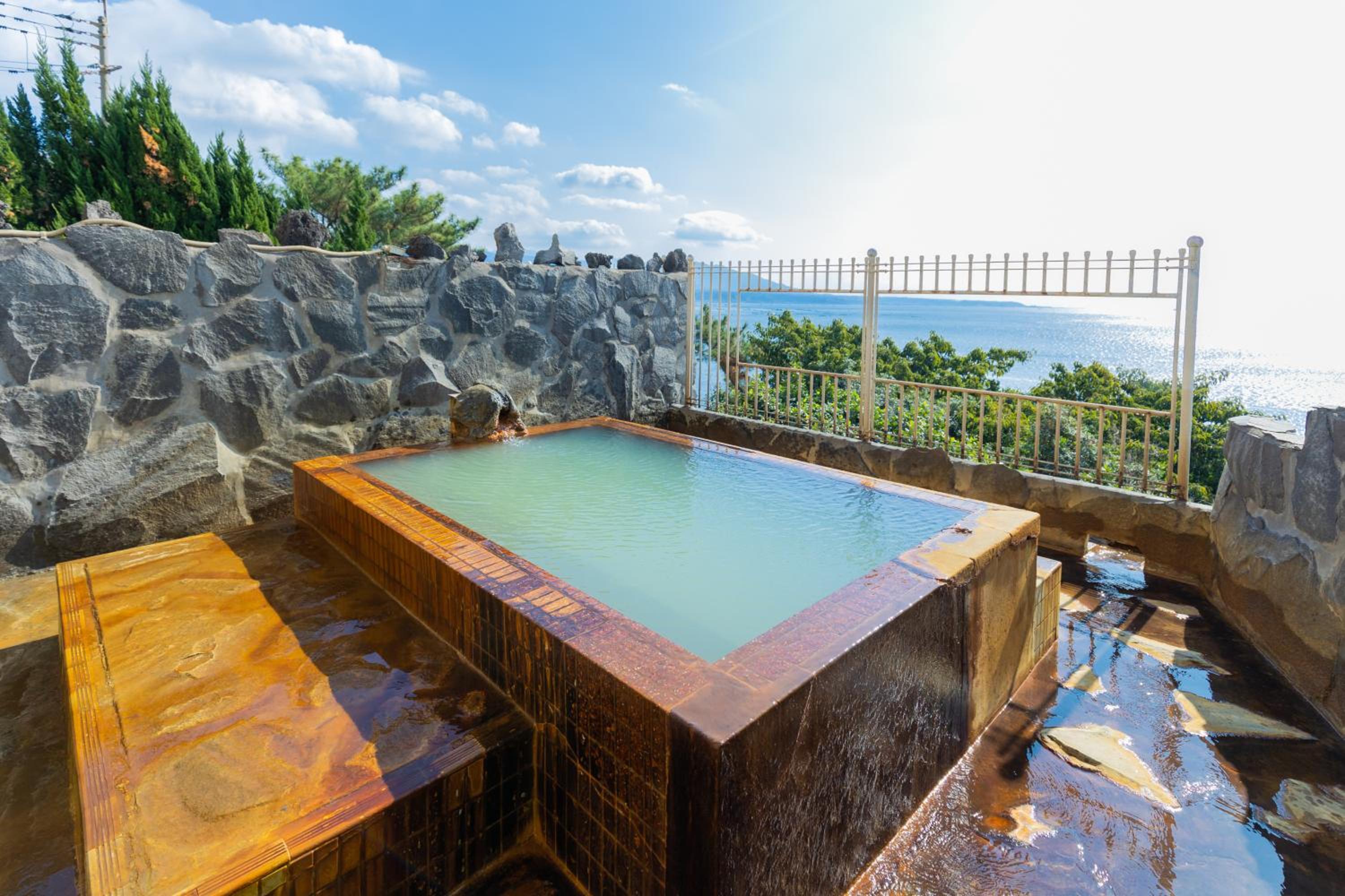 Sakurajima Seaside Hotel view 3